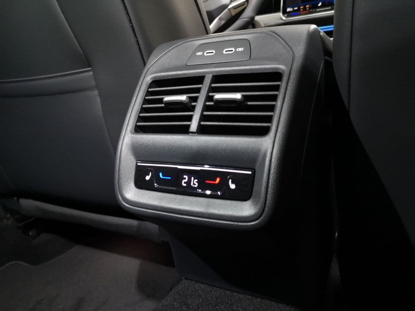 Volkswagen Passat R-Line 1.5 l eHybrid OPF / 85 KW (115 PS) 6-Gang-Doppelkupplungsgetriebe DSG Bild 21
