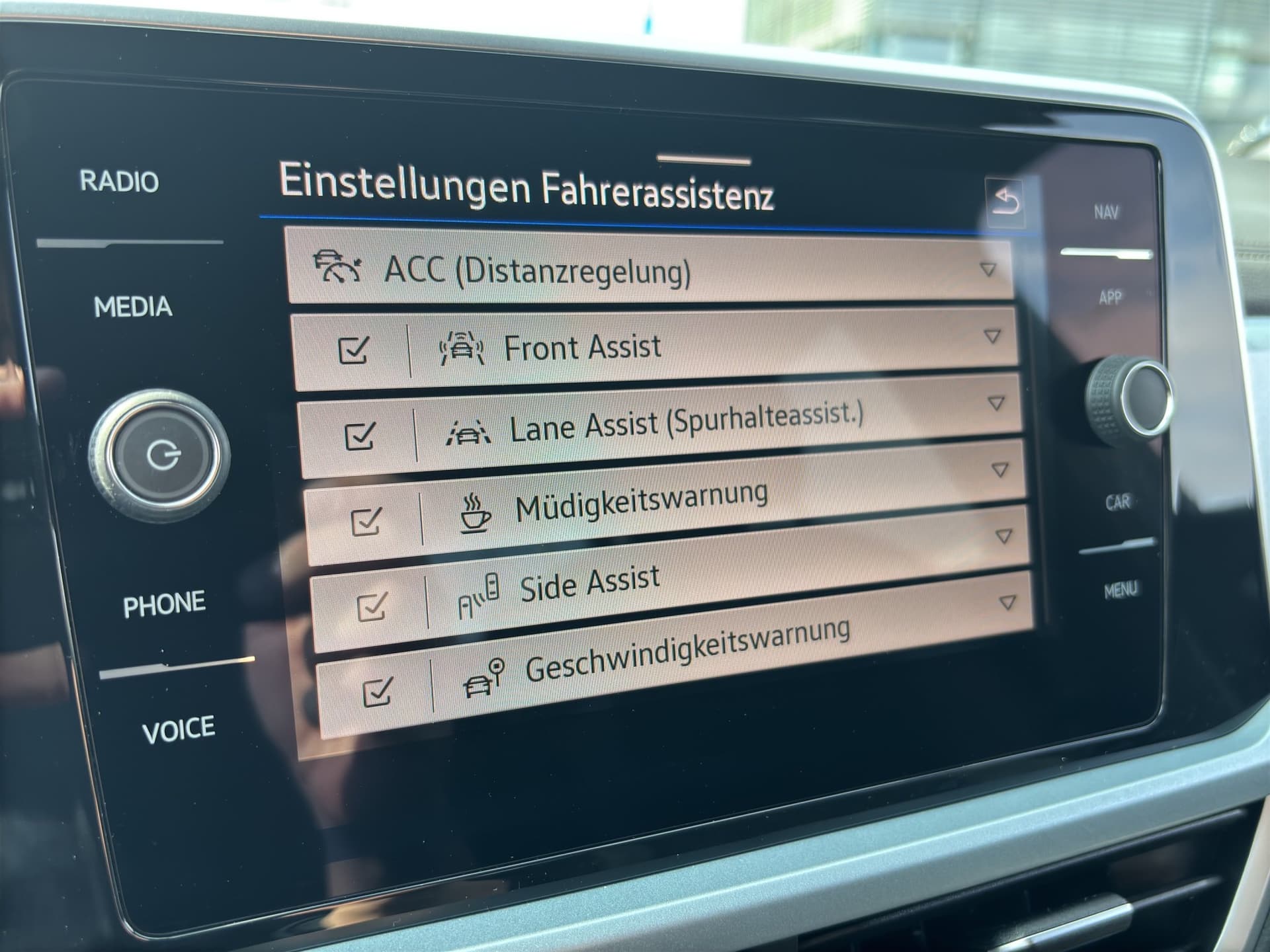 Volkswagen T-ROC GOAL 1.0 TSI 110 PS ACC Standheizung Kamera Bild 14