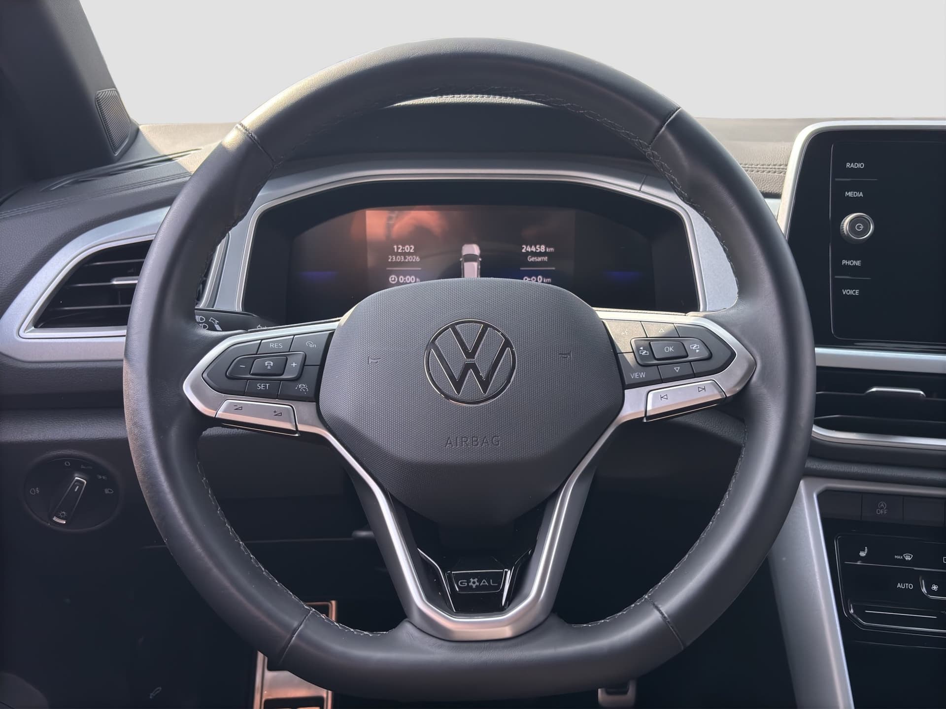 Volkswagen T-ROC GOAL 1.0 TSI 110 PS ACC Standheizung Kamera Bild 9