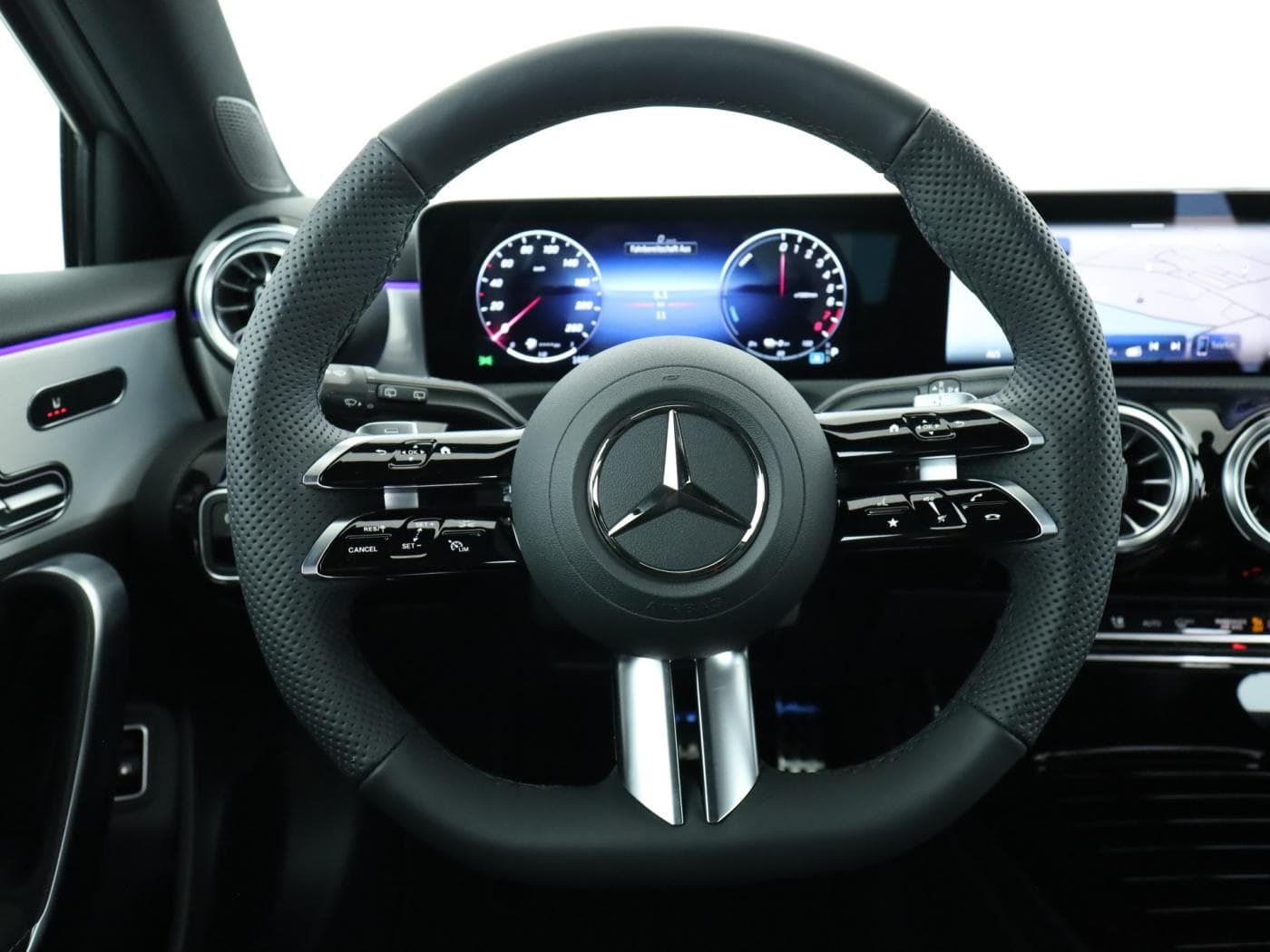 Mercedes-Benz A 250 e Bild 11