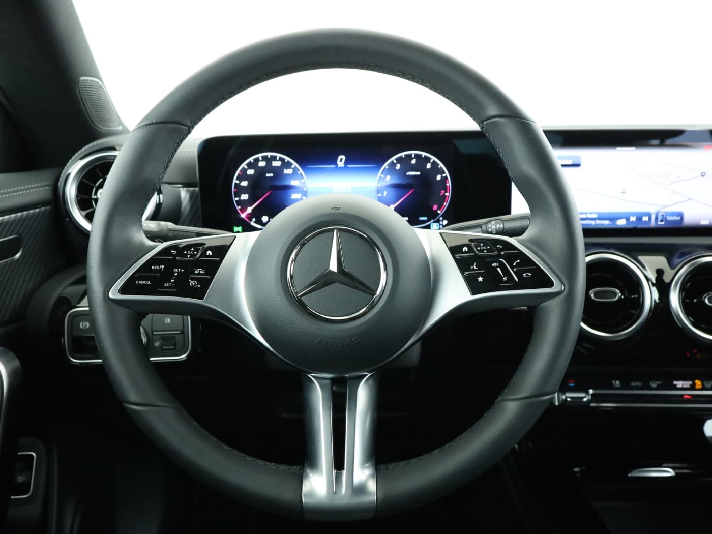 Mercedes-Benz CLA 180 Bild 11