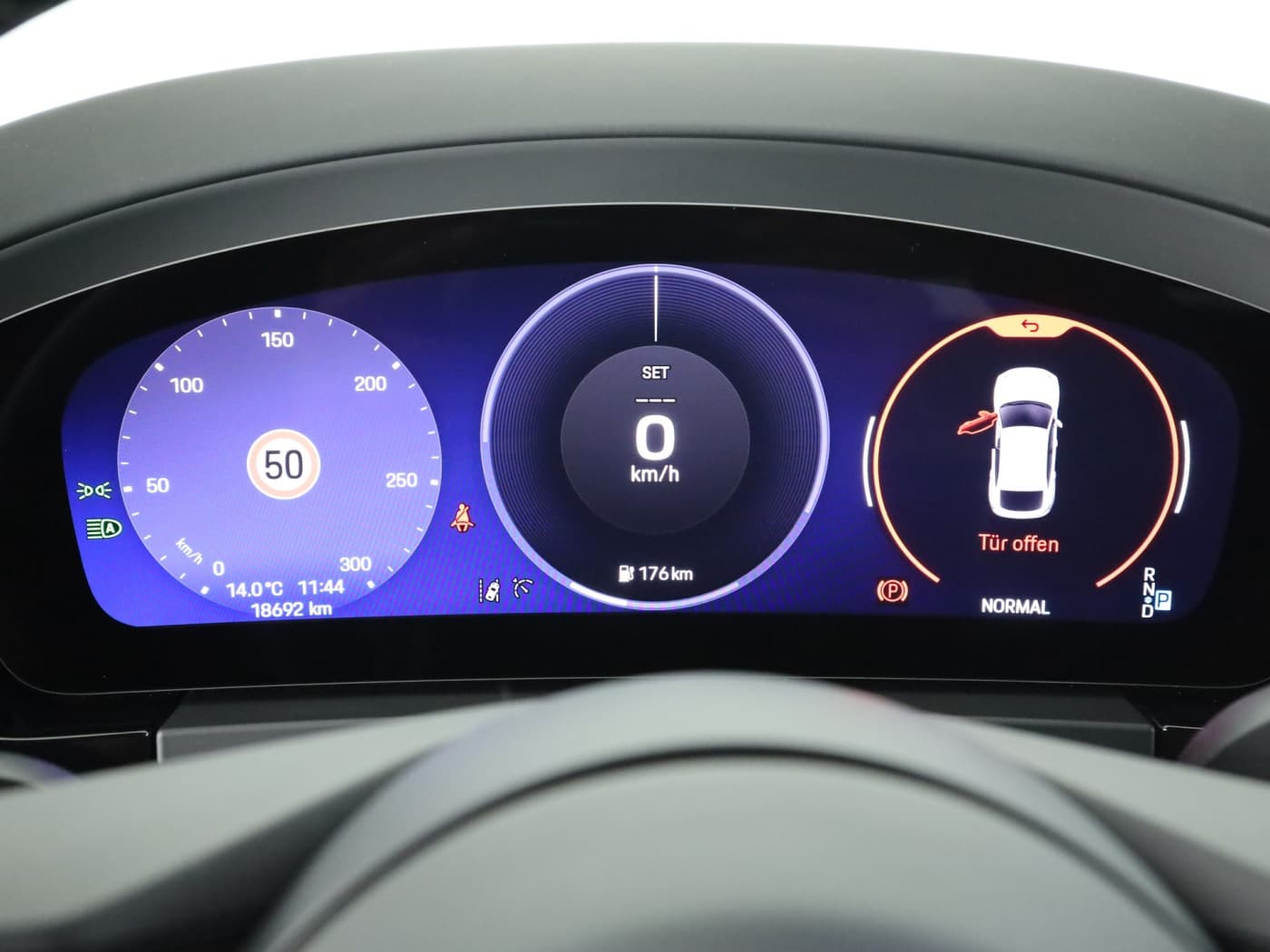 Porsche Macan 4S Electric Bild 12
