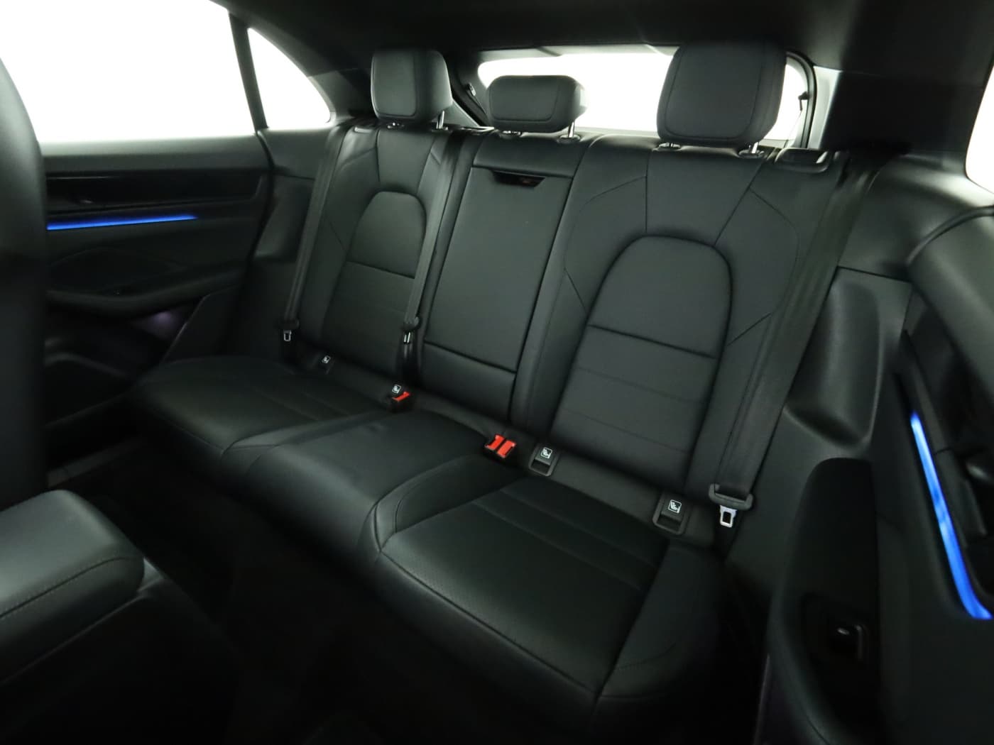 Porsche Macan 4S Electric Bild 18
