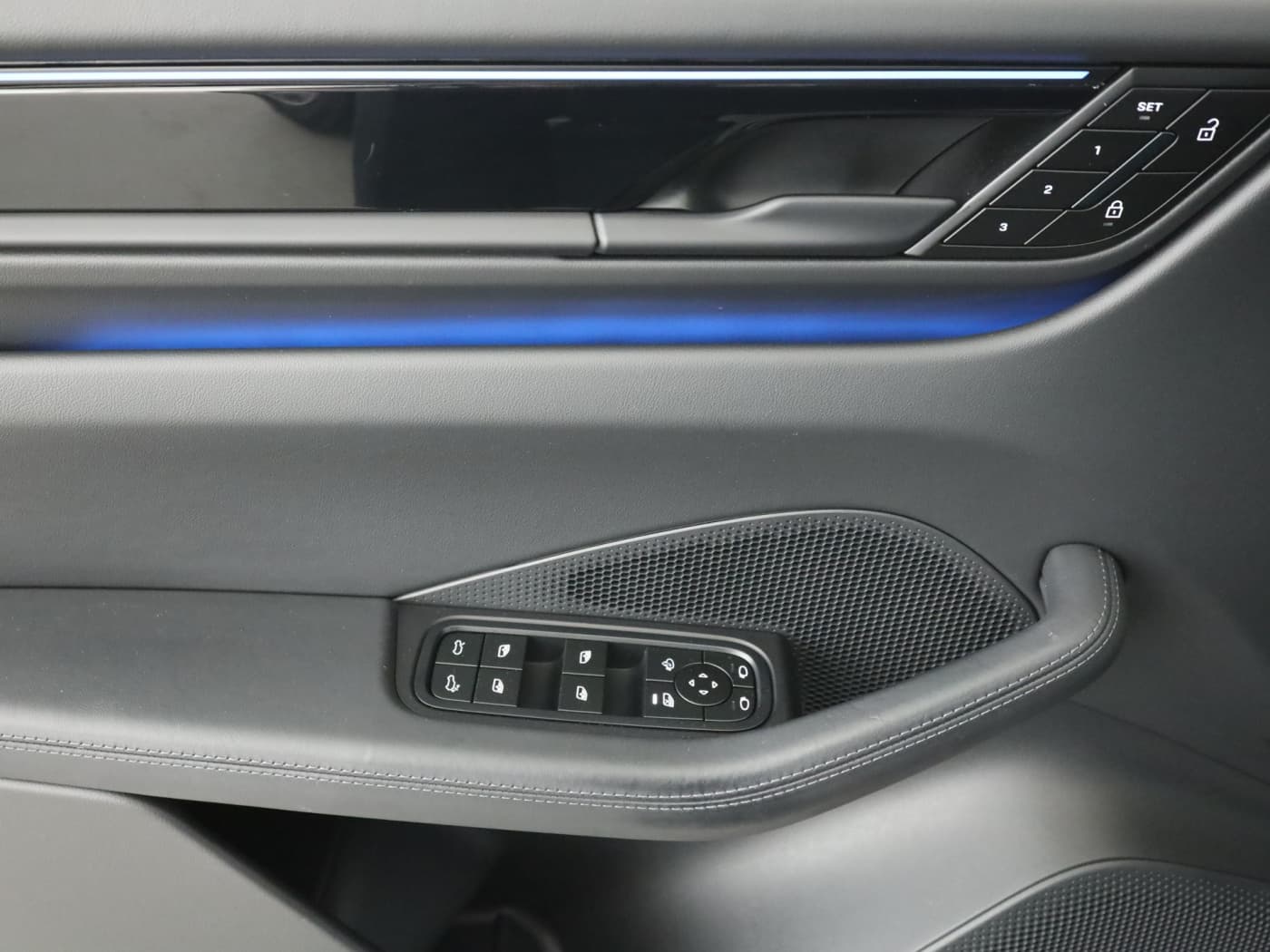 Porsche Macan 4S Electric Bild 20