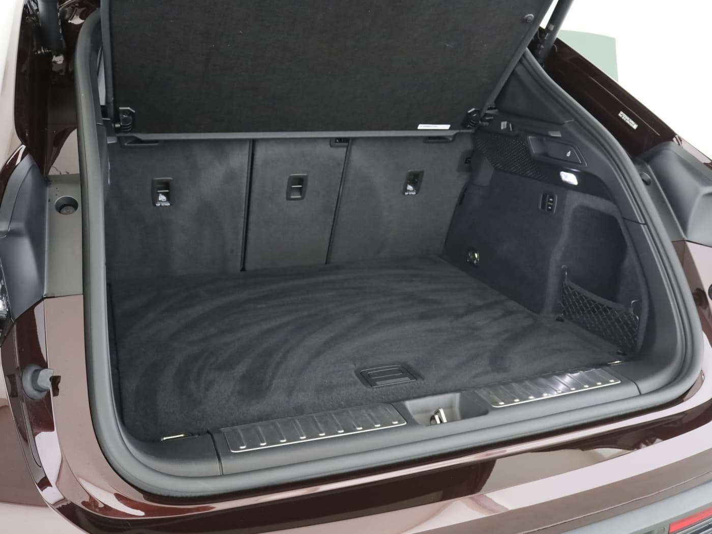 Porsche Macan 4S Electric Bild 23