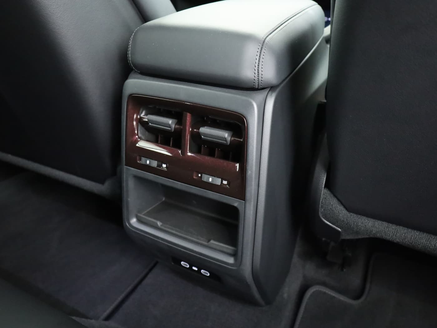Porsche Macan 4S Electric Bild 24