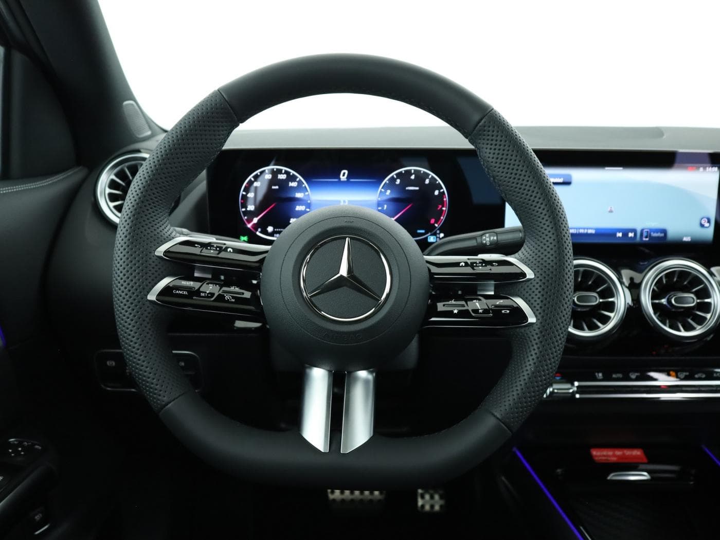 Mercedes-Benz GLA 180 Bild 11