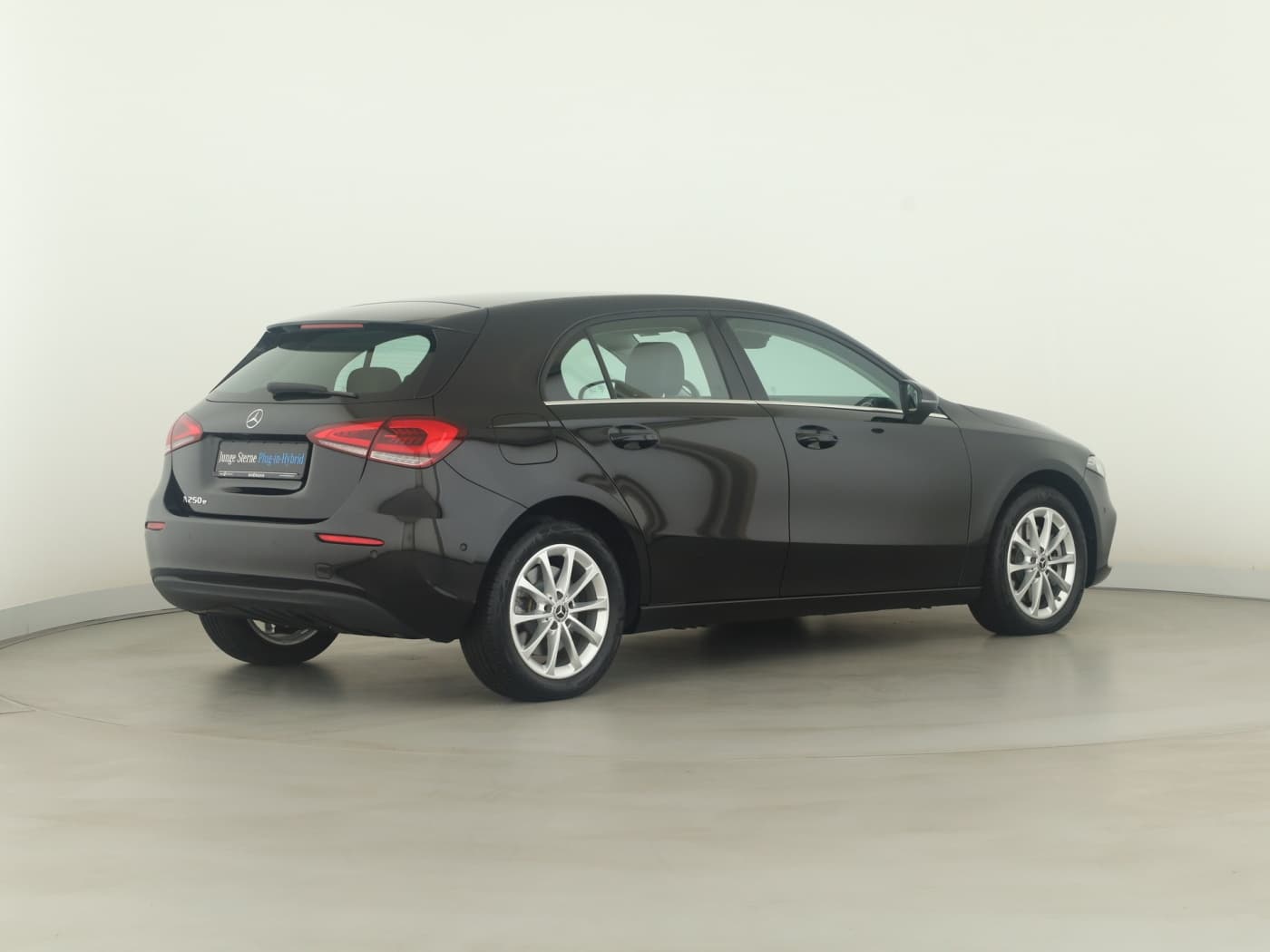 Mercedes-Benz A 250 e Bild 6