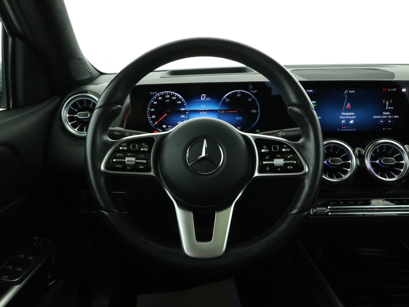Mercedes-Benz EQB 300 4M Bild 11