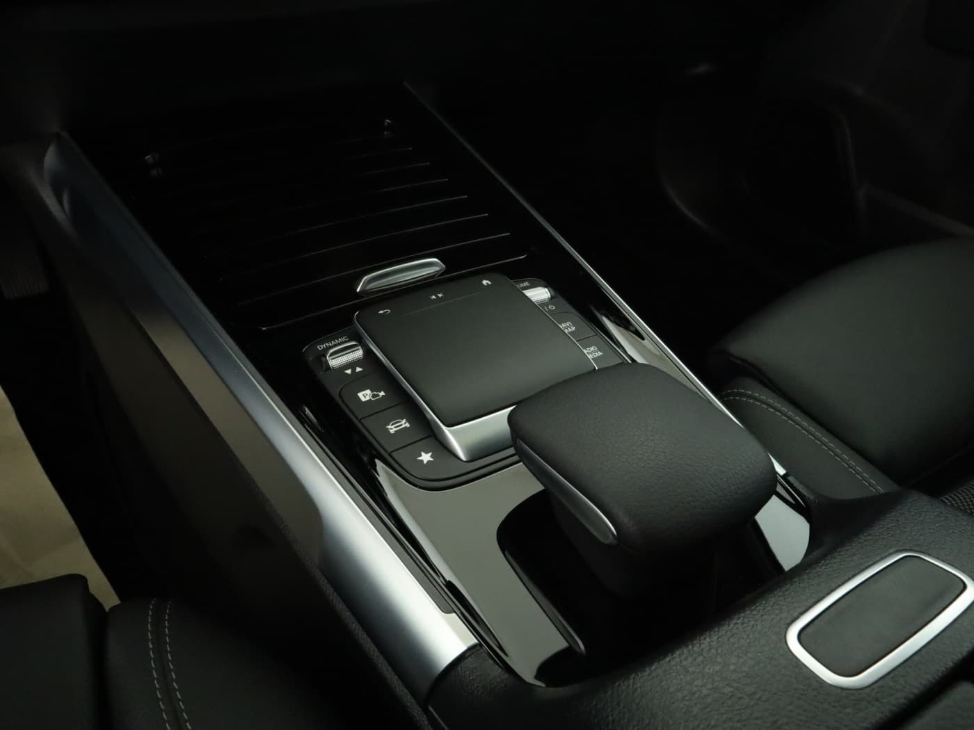 Mercedes-Benz EQB 300 4M Bild 15