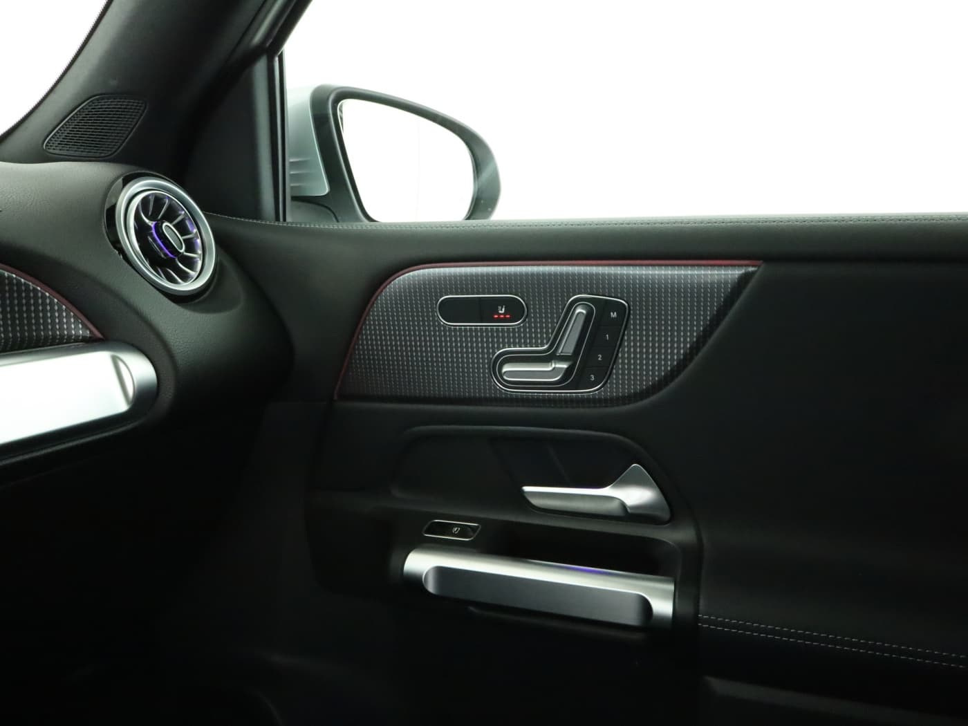 Mercedes-Benz EQB 300 4M Bild 16