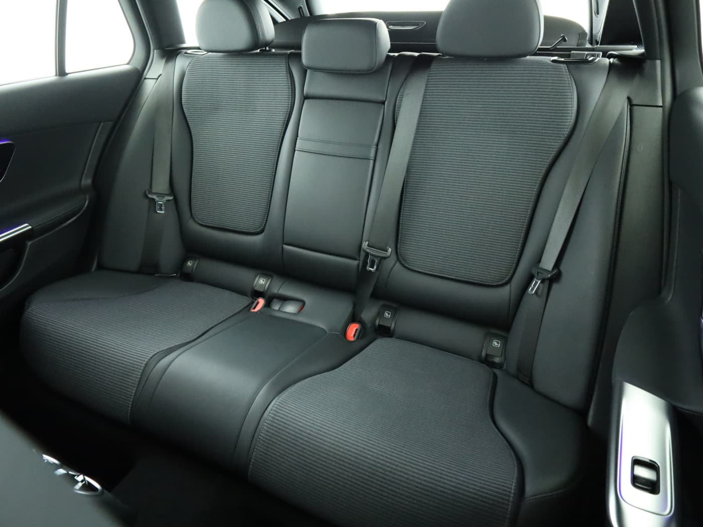 Mercedes-Benz C 300 e T Bild 18