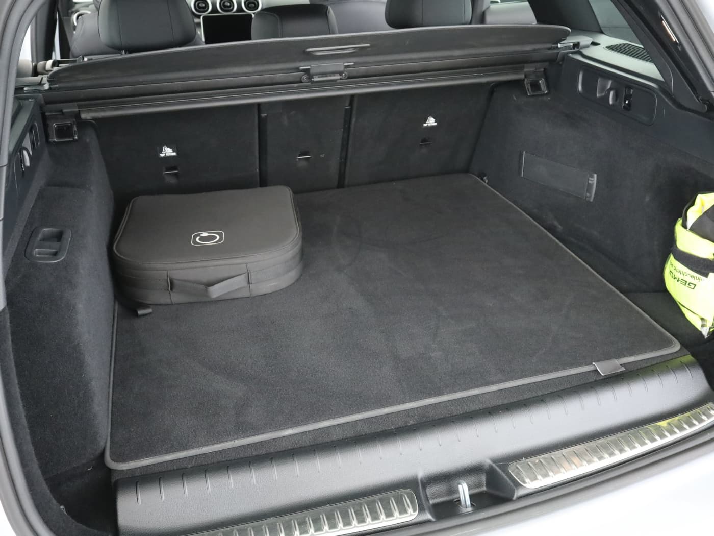 Mercedes-Benz C 300 e T Bild 22