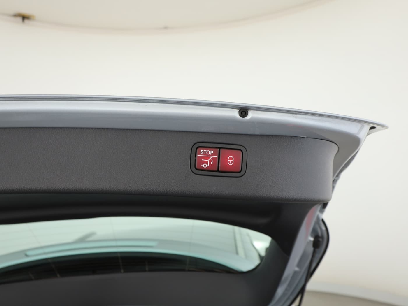 Mercedes-Benz C 300 e T Bild 24