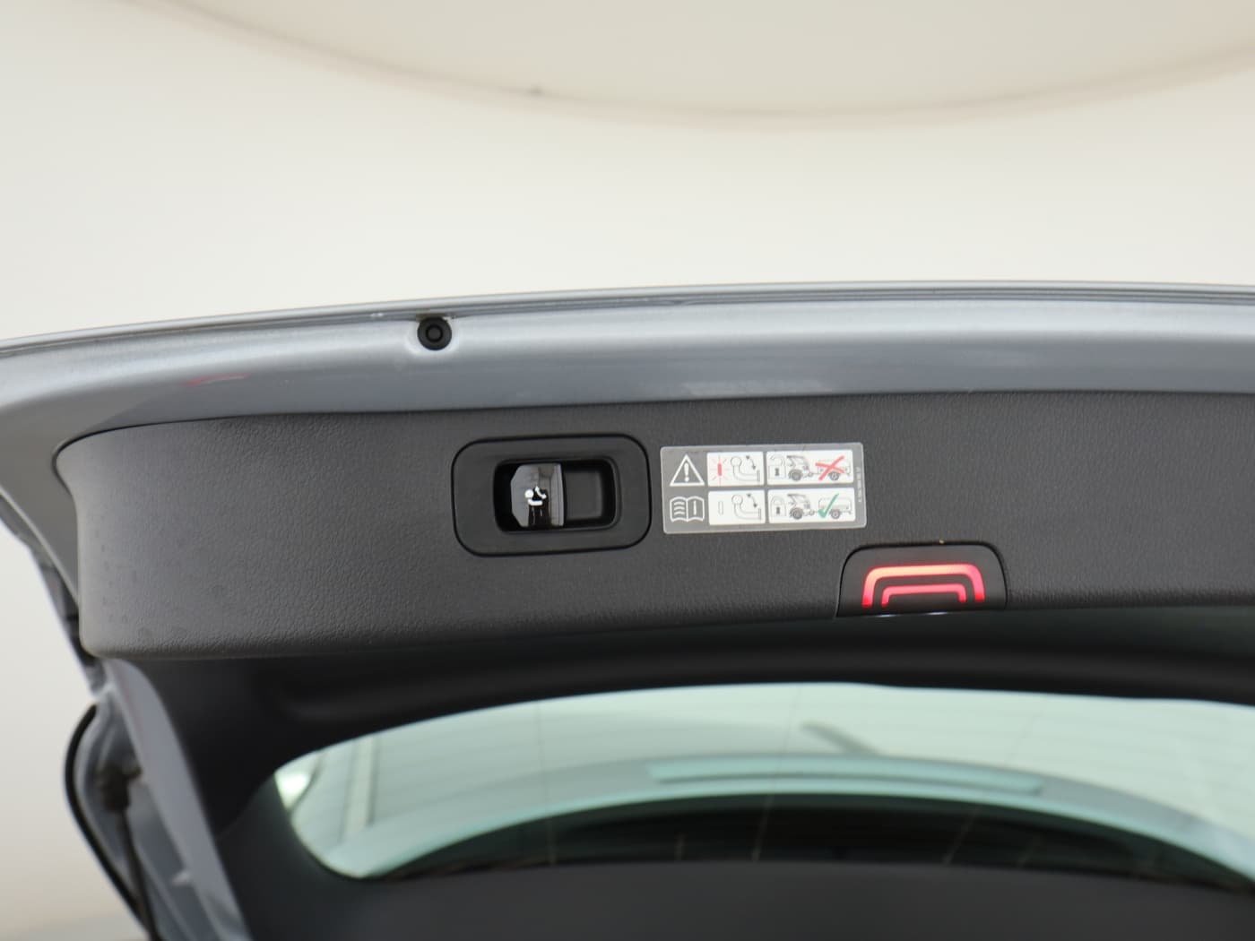 Mercedes-Benz C 300 e T Bild 25