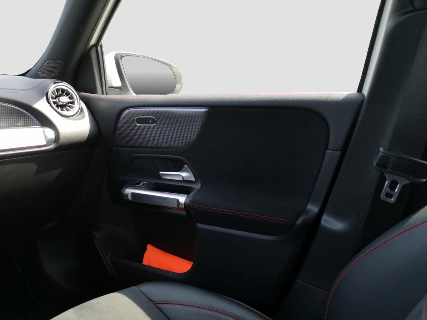 Mercedes-Benz EQB 300 4M Bild 14