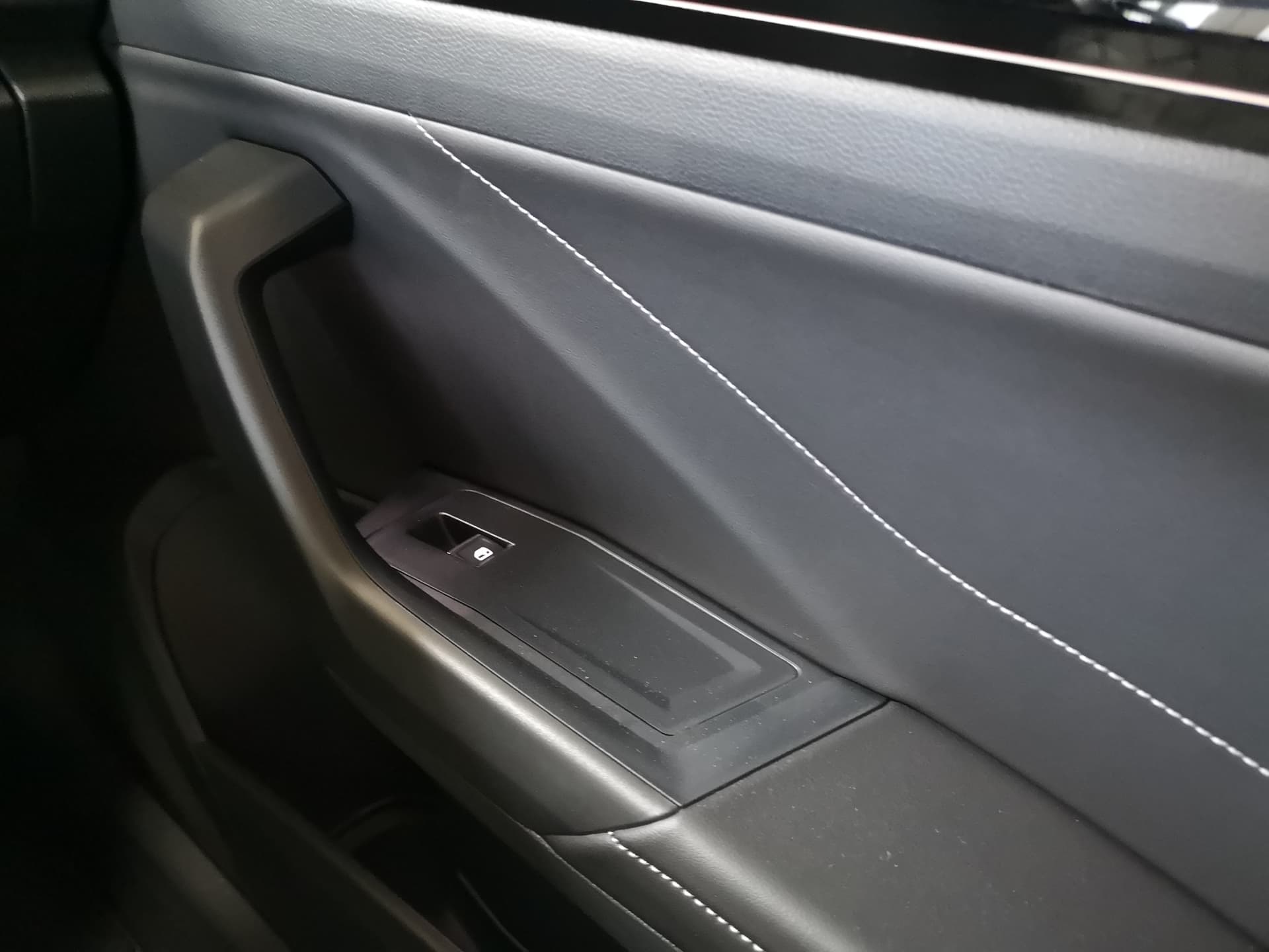 Volkswagen T-Roc R-Line 1.5 l TSI OPF DSG Bild 14