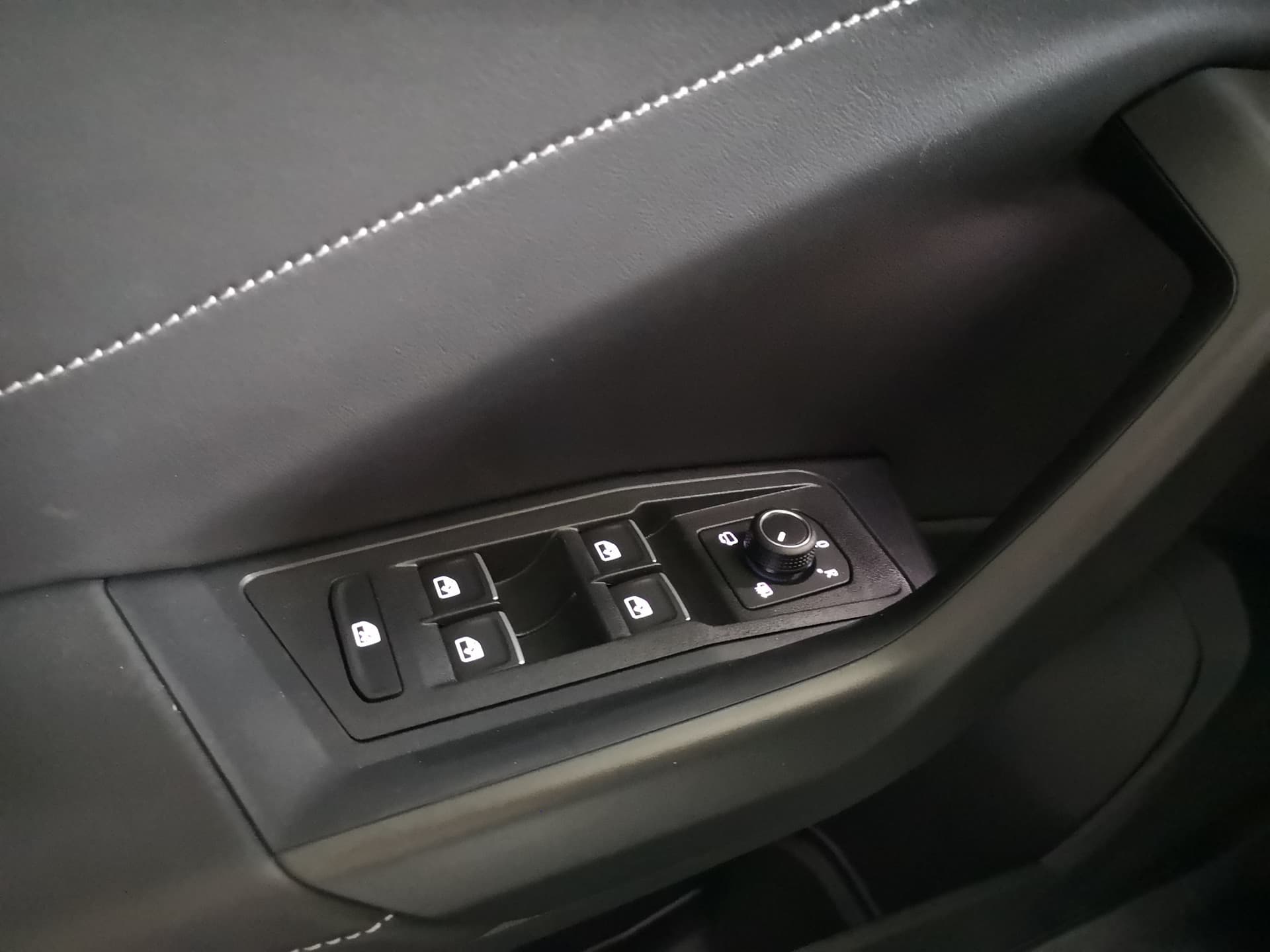 Volkswagen T-Roc R-Line 1.5 l TSI OPF DSG Bild 18