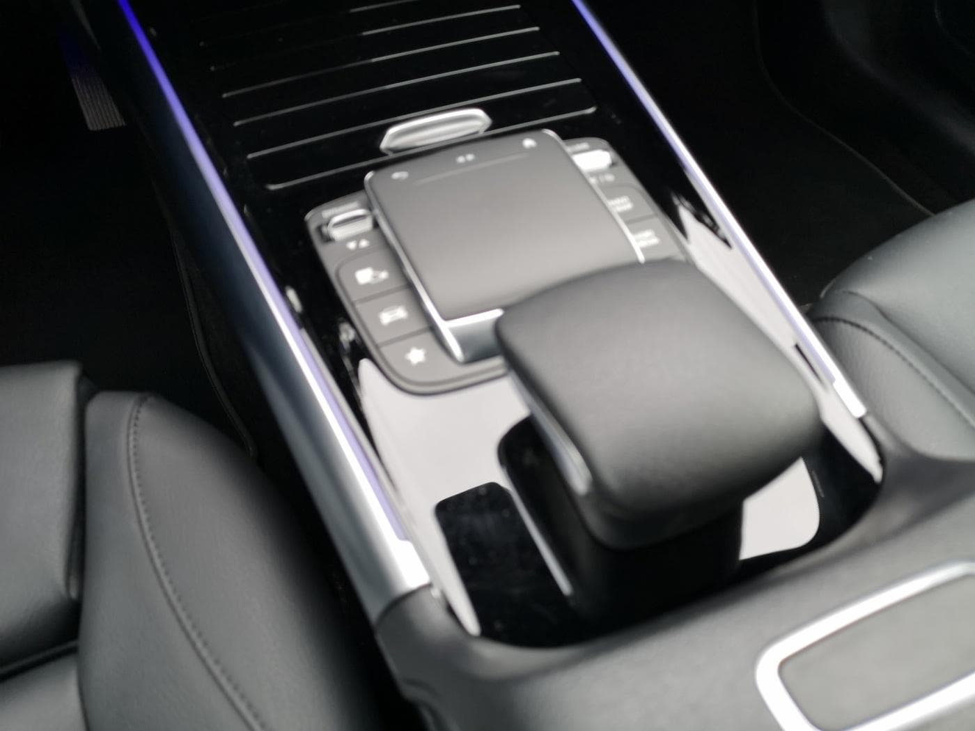 Mercedes-Benz EQA 300 4M Bild 13