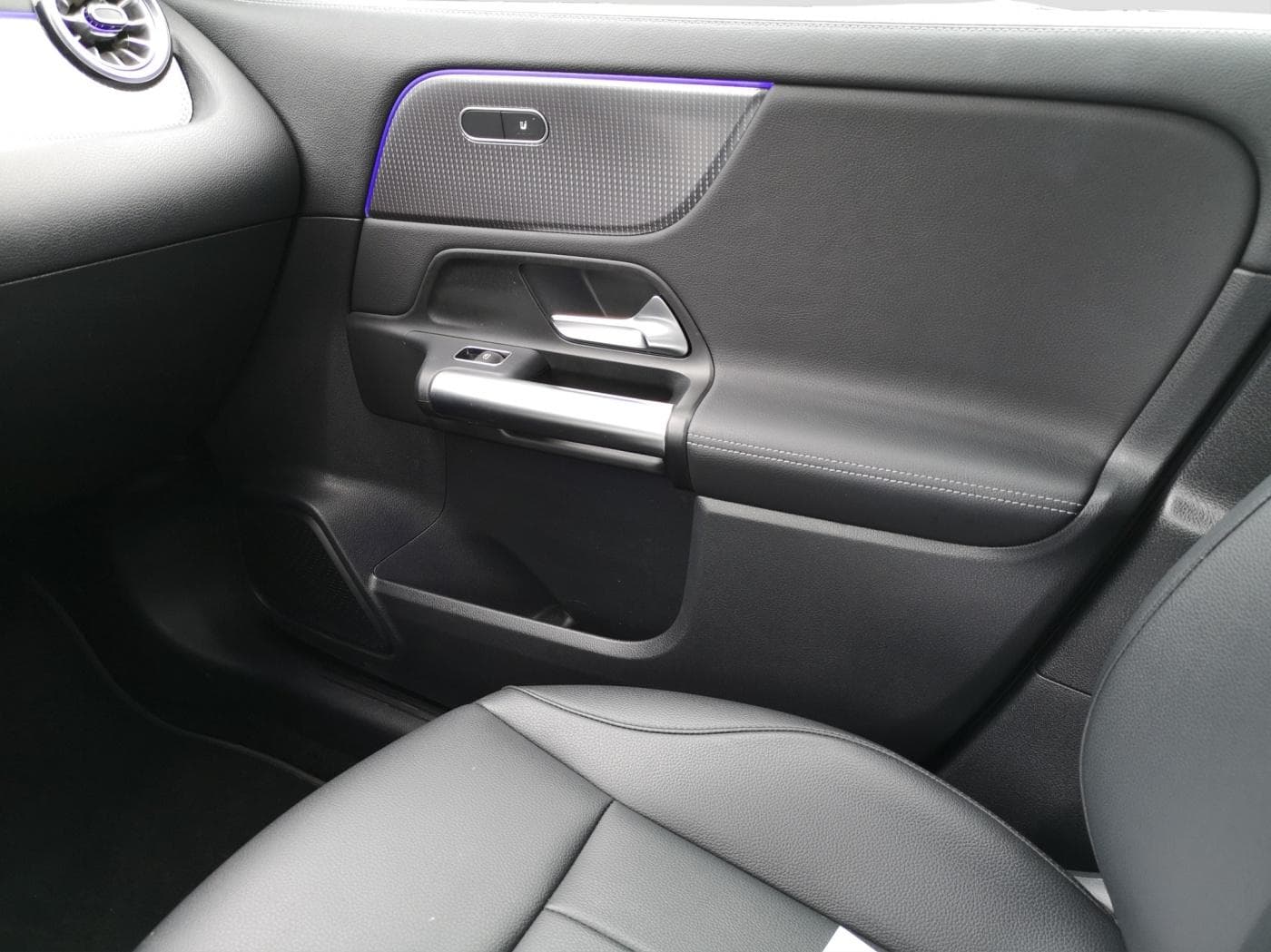 Mercedes-Benz EQA 300 4M Bild 14