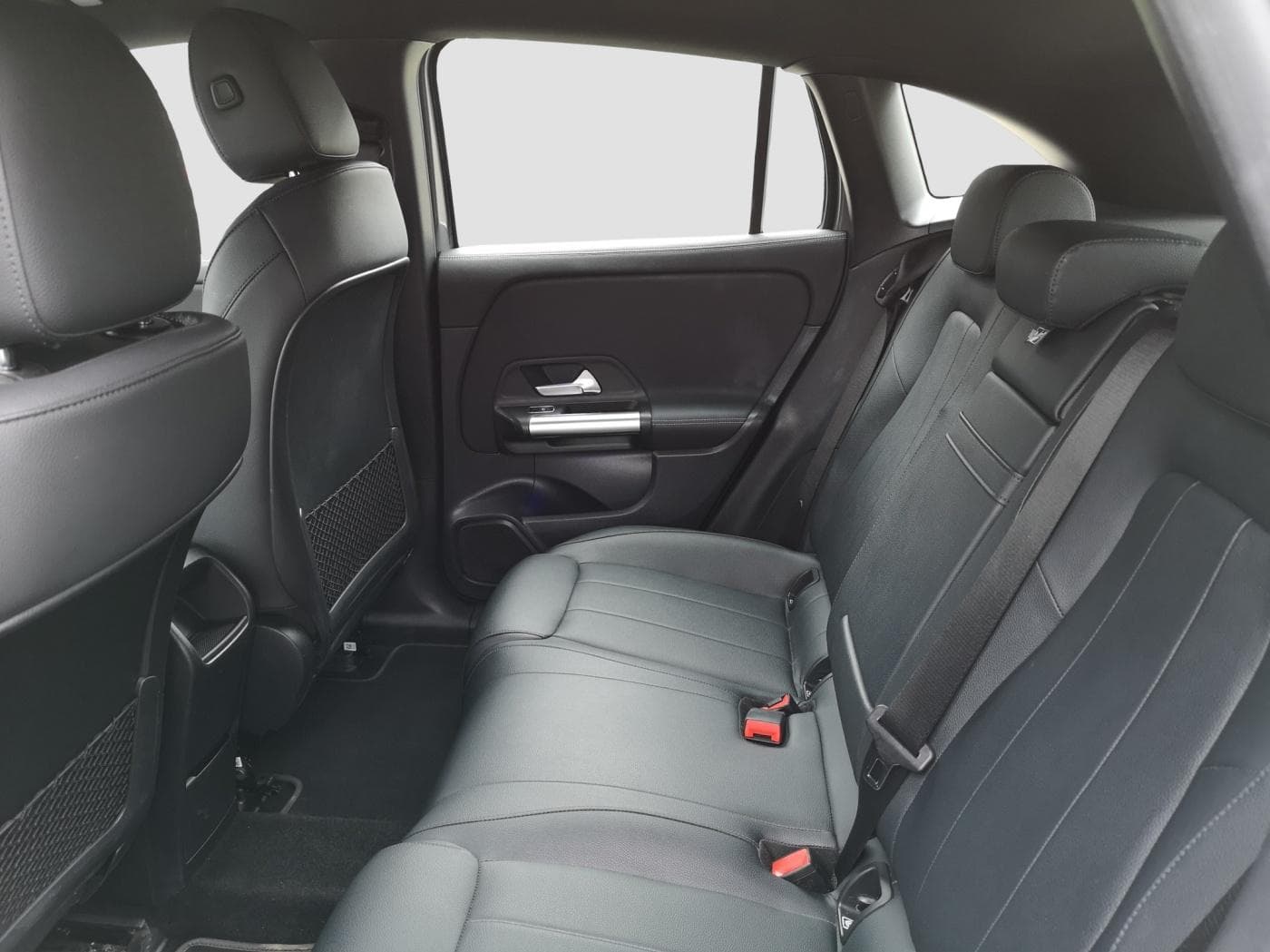 Mercedes-Benz EQA 300 4M Bild 16