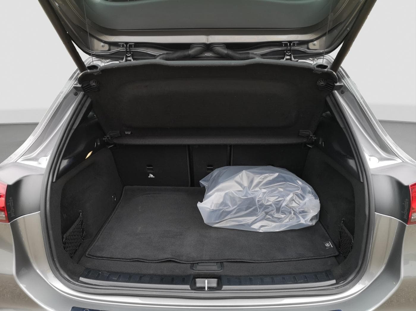 Mercedes-Benz EQA 300 4M Bild 18