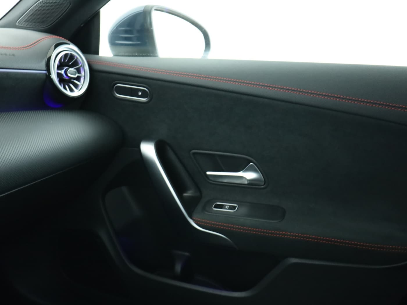 Mercedes-Benz CLA 250 e Bild 16