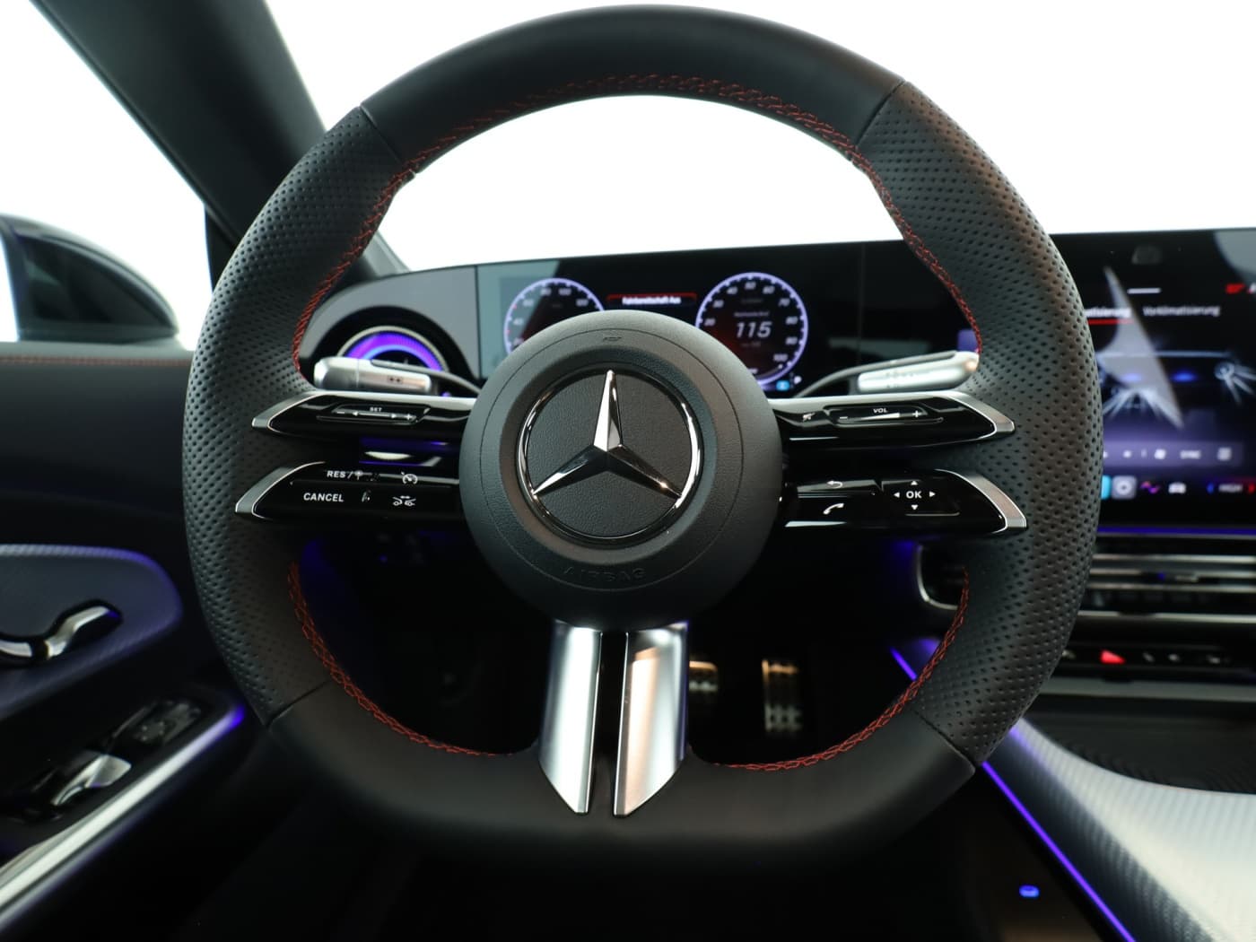 Mercedes-Benz CLA 350 4MATIC mit EQ Technologie Bild 11