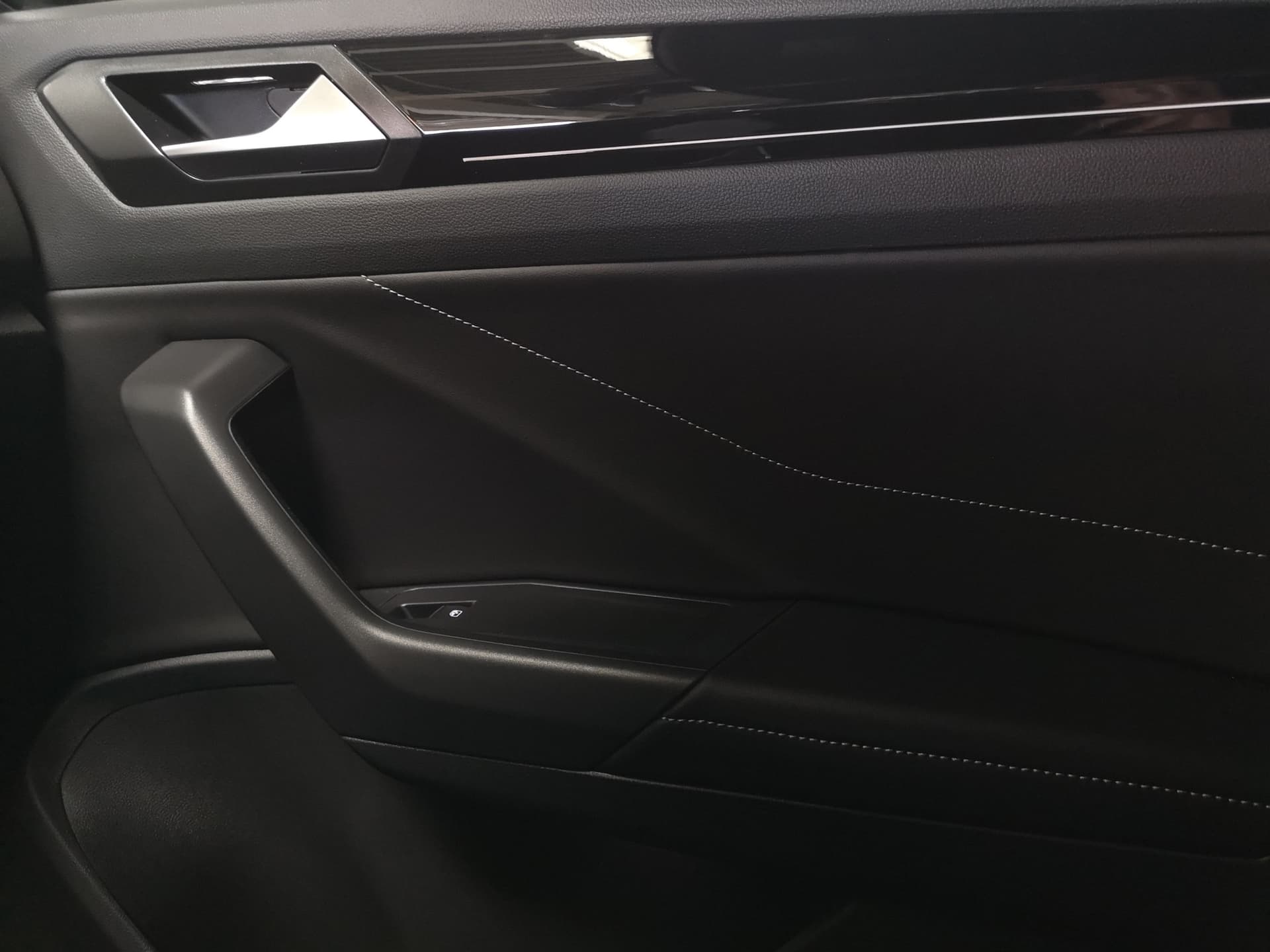 Volkswagen T-Roc R-Line 1.5 l TSI OPF DSG Bild 14