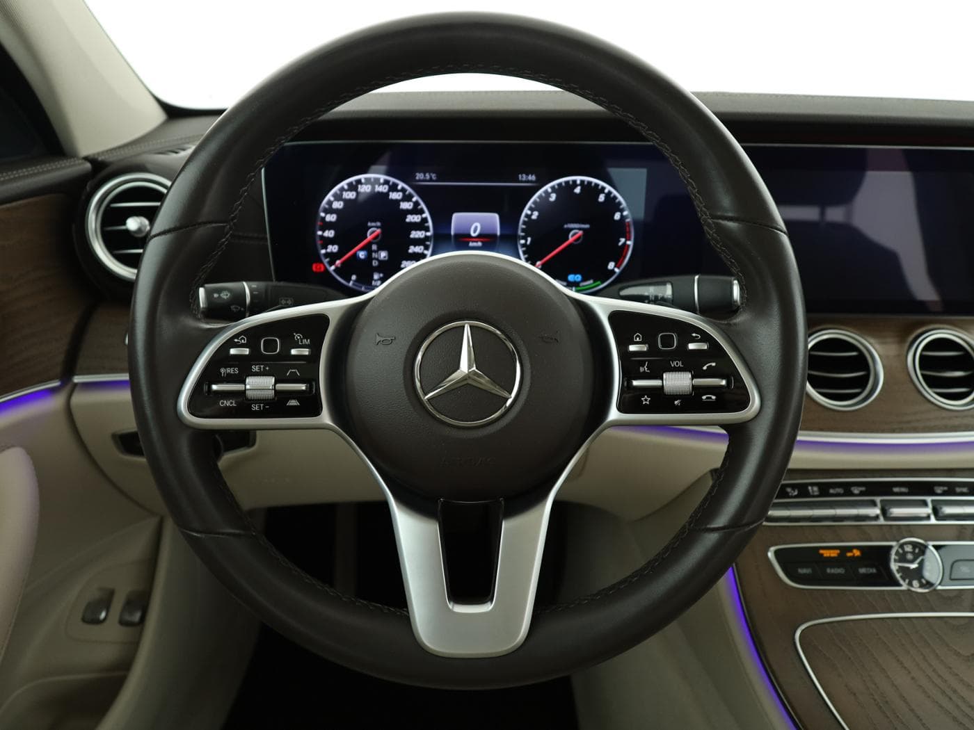 Mercedes-Benz E 200 4M Bild 11