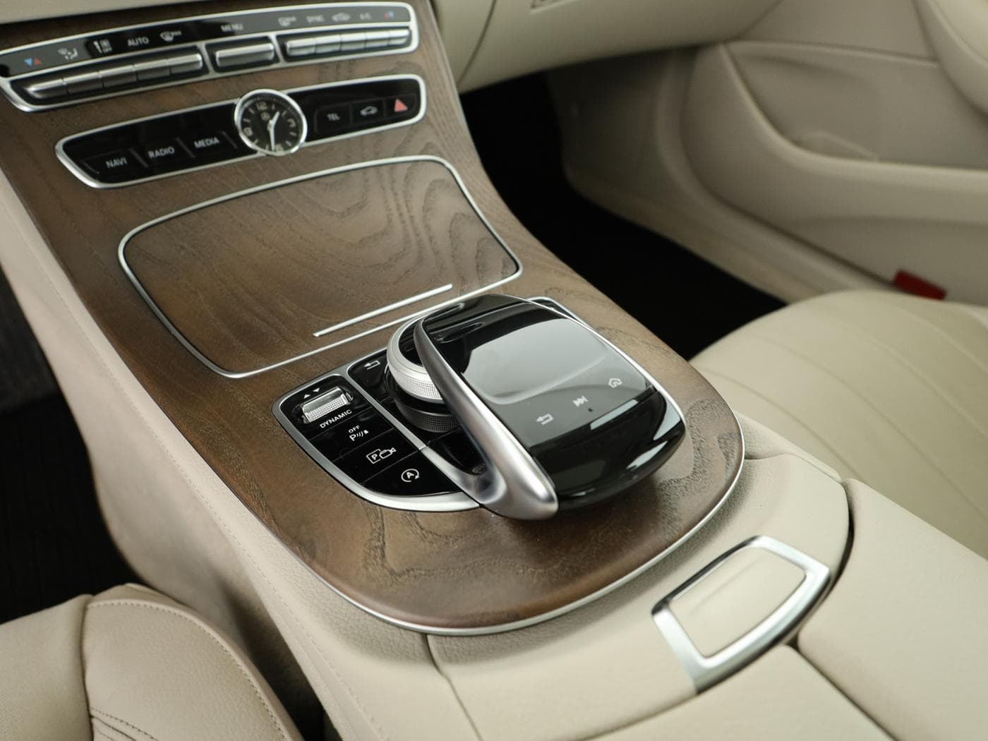 Mercedes-Benz E 200 4M Bild 15