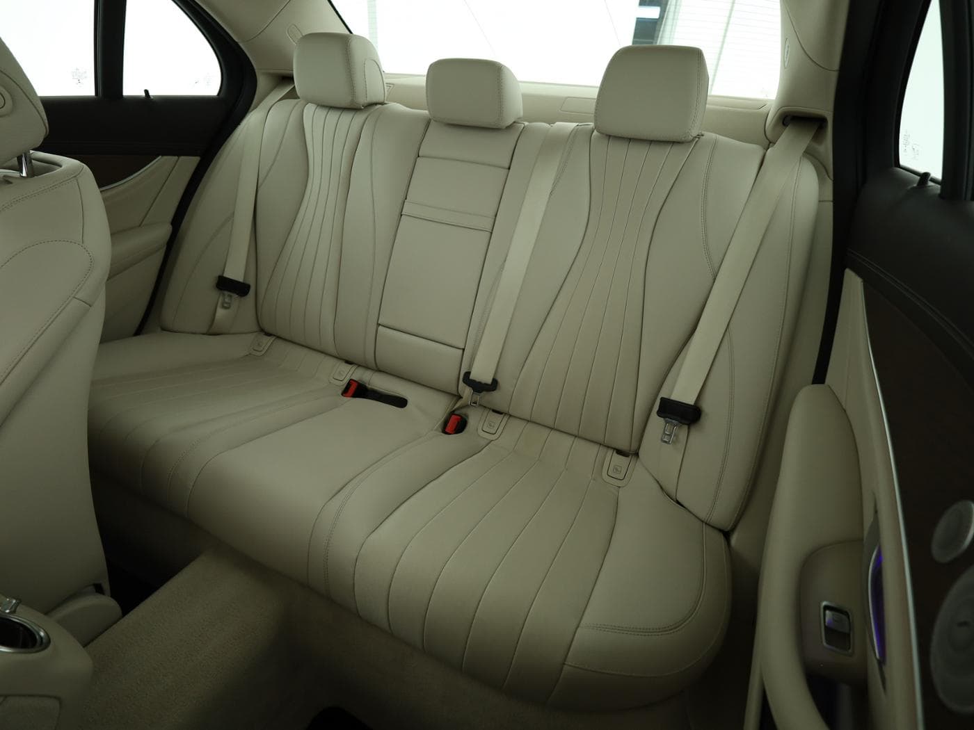 Mercedes-Benz E 200 4M Bild 18
