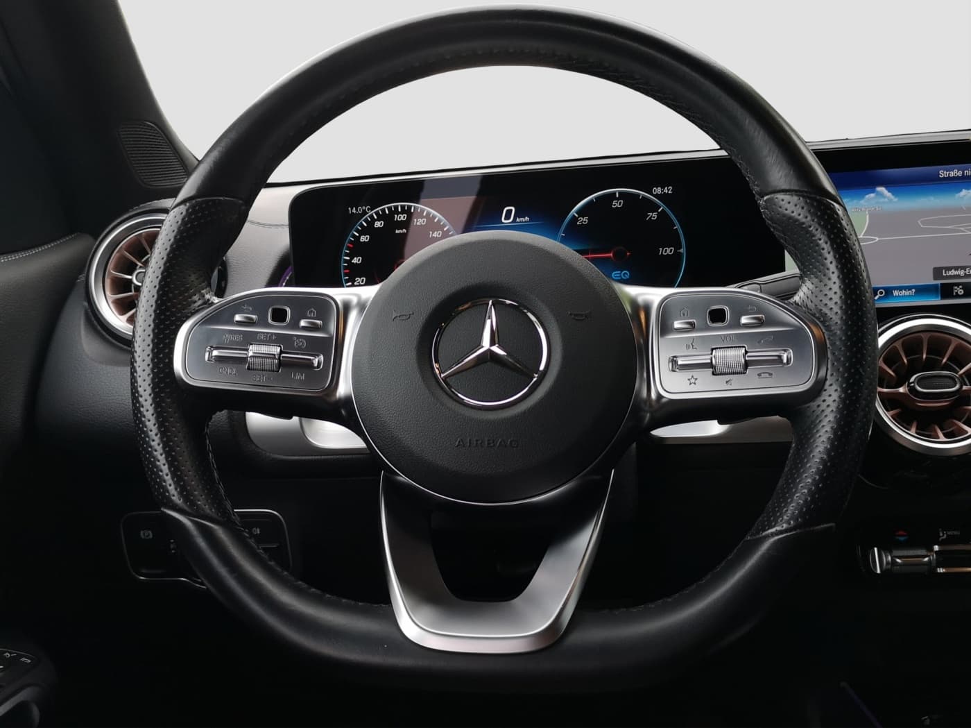 Mercedes-Benz EQB 300 4M Bild 10