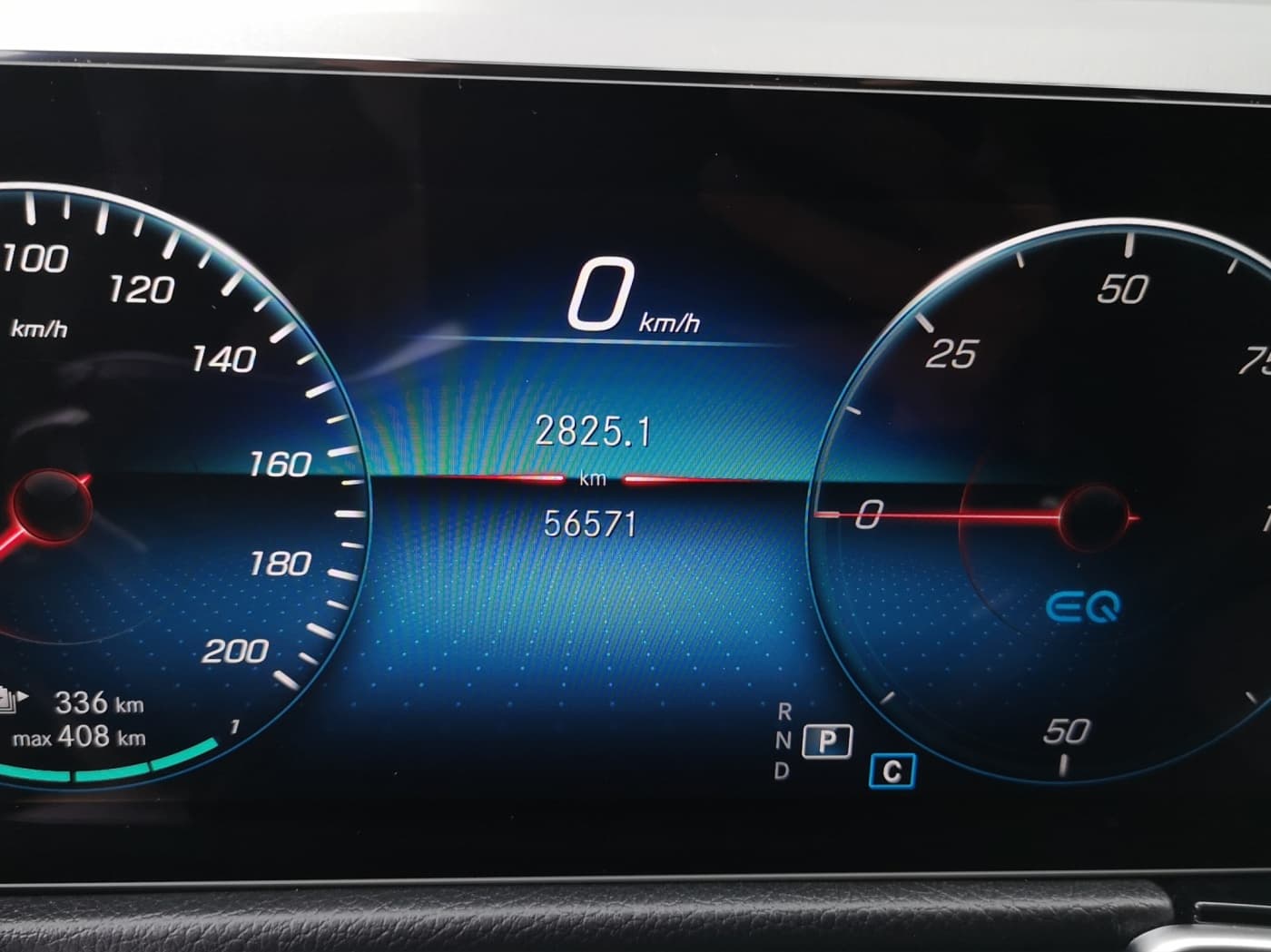 Mercedes-Benz EQB 300 4M Bild 11