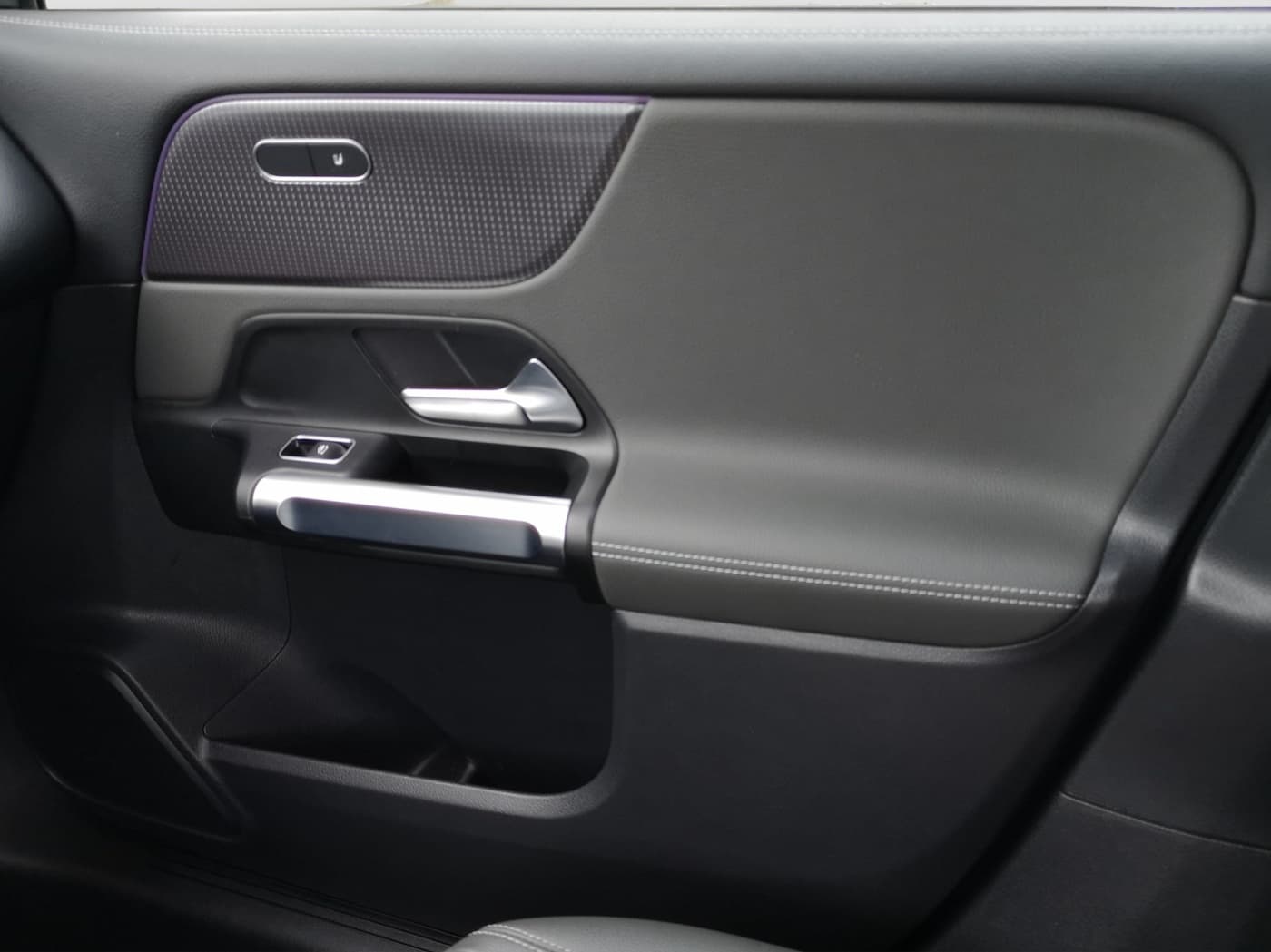 Mercedes-Benz EQB 300 4M Bild 14