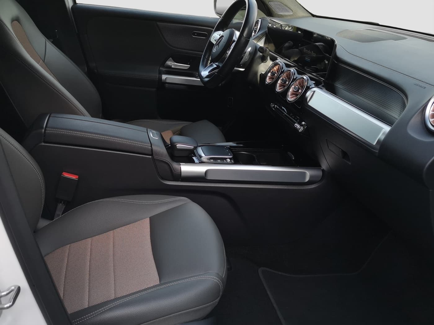 Mercedes-Benz EQB 300 4M Bild 15