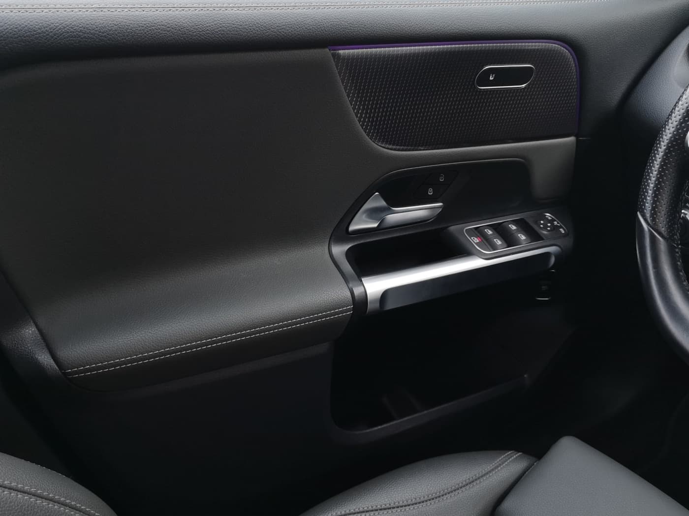 Mercedes-Benz EQB 300 4M Bild 17