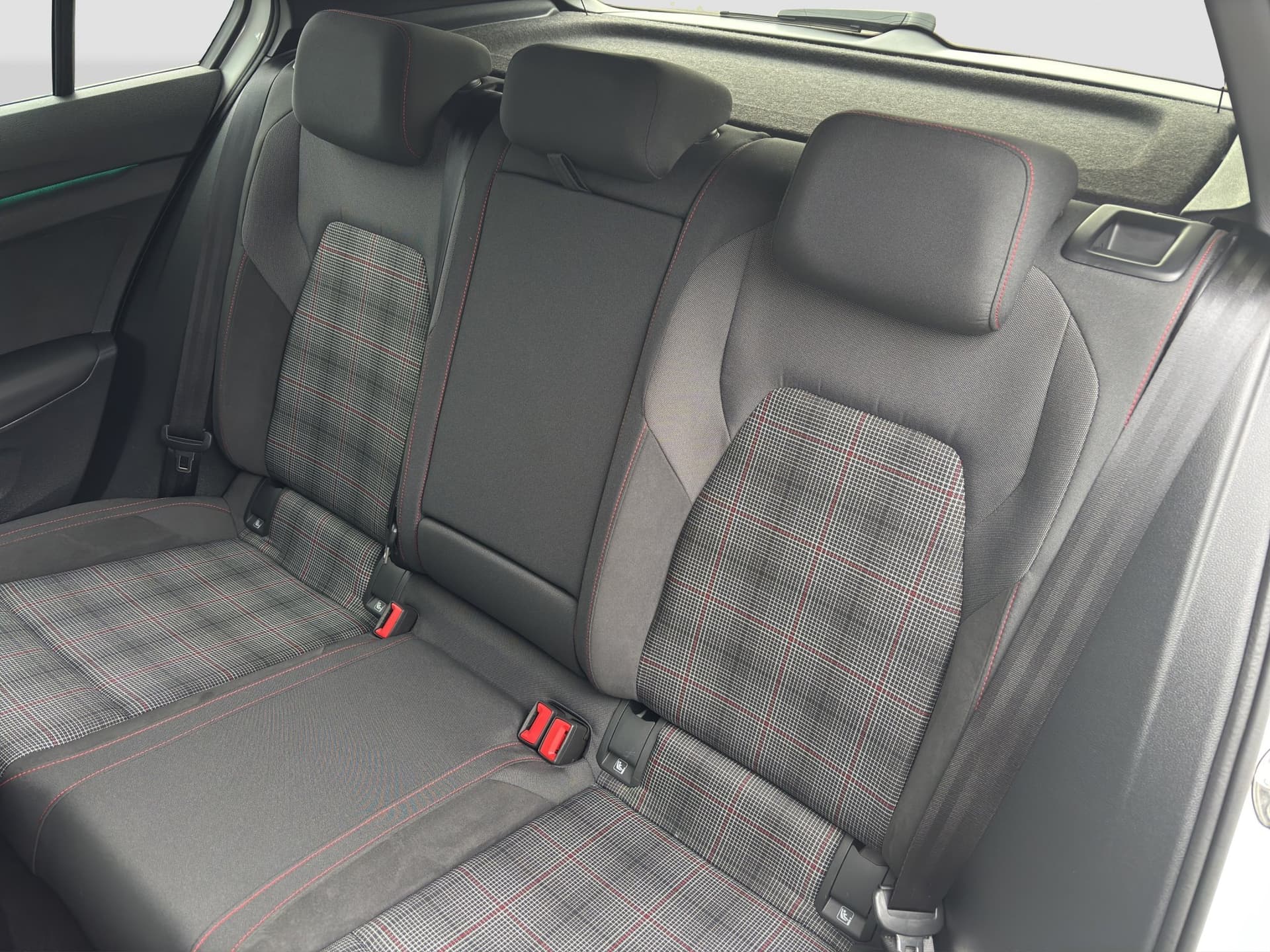 Volkswagen Golf GTI 2.0 TSI 245 PS NAVI ACC Kamera Schaltgetriebe Bild 14