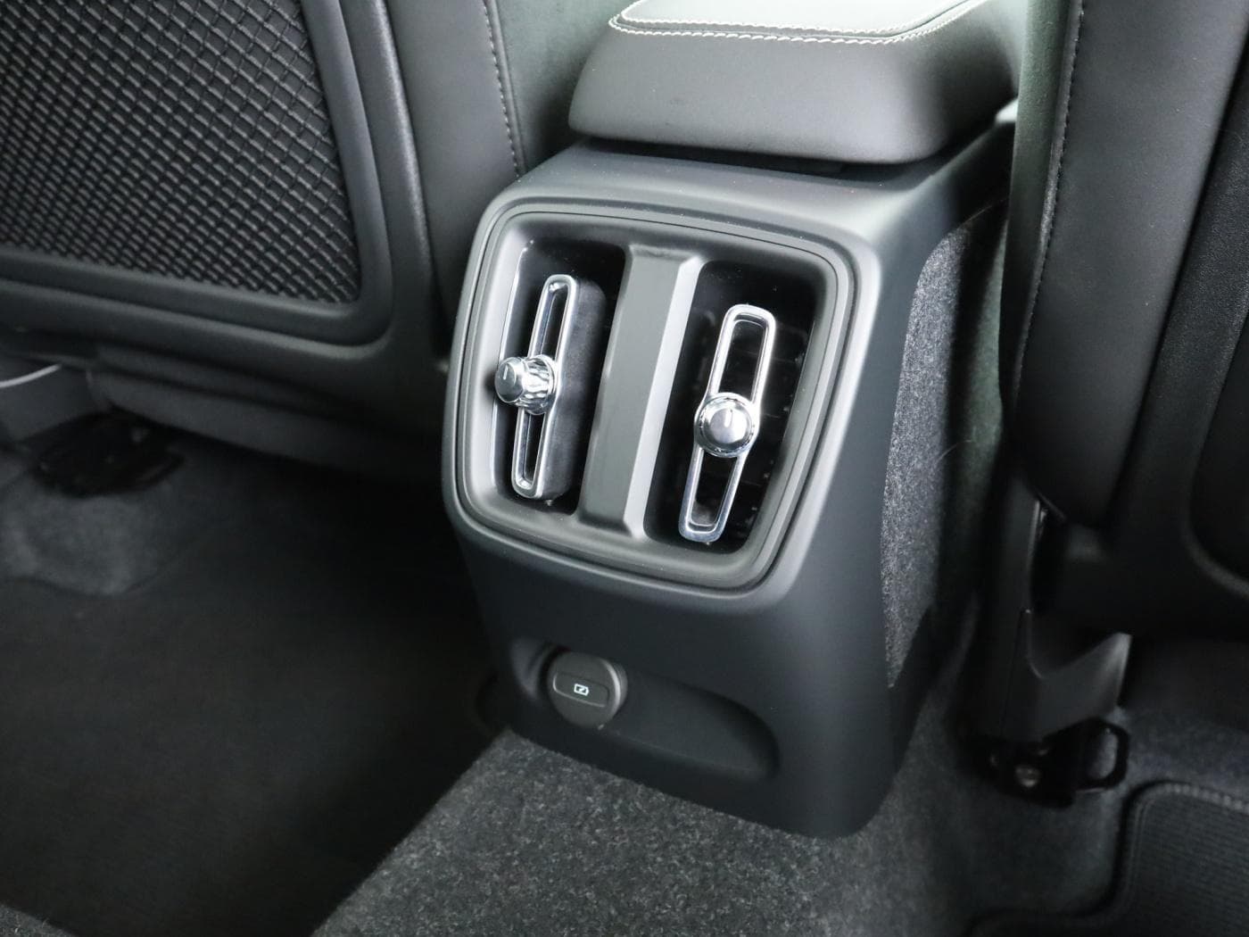 Volvo C 40 AWD Ultimate Bild 24