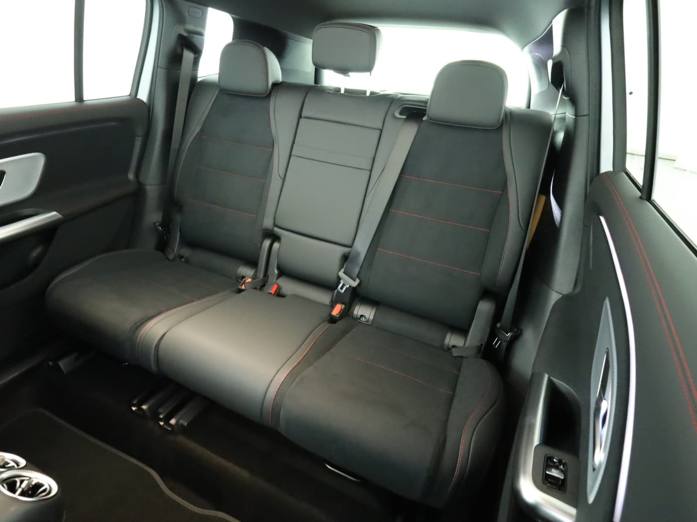 Mercedes-Benz GLB 250+ mit EQ Technologie Bild 18