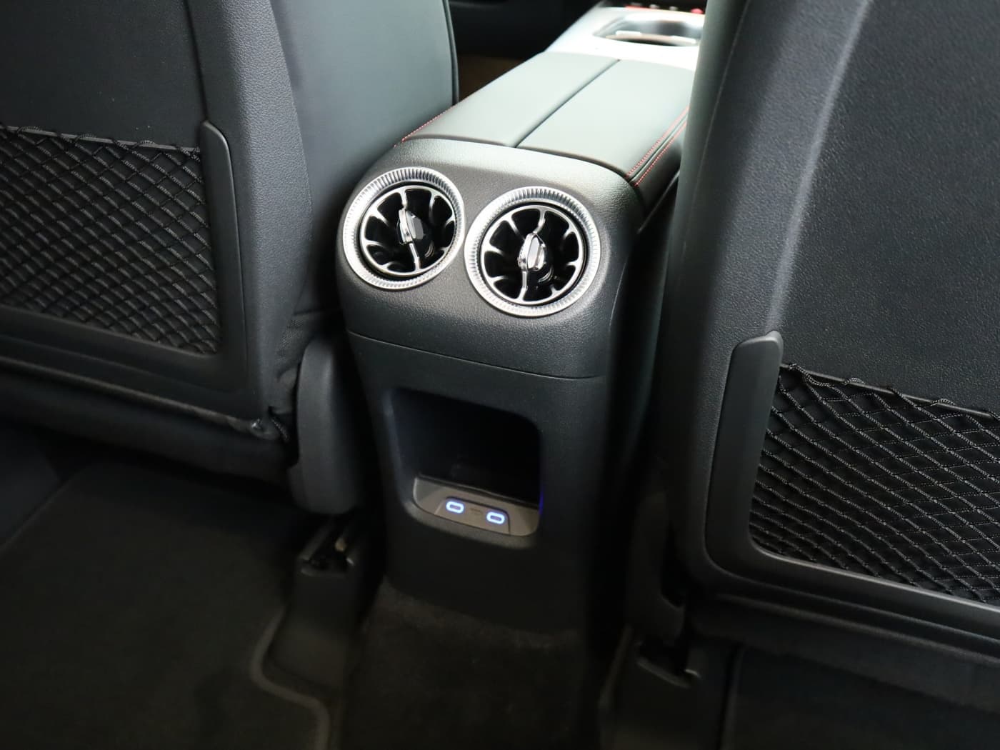 Mercedes-Benz GLB 250+ mit EQ Technologie Bild 24
