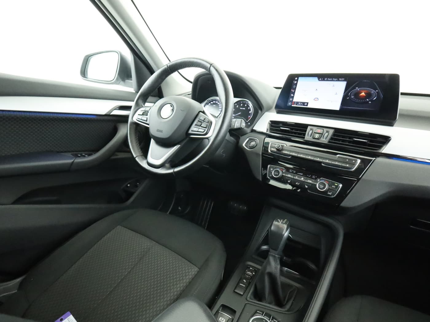 BMW X1 xDrive25e Advantage Bild 10