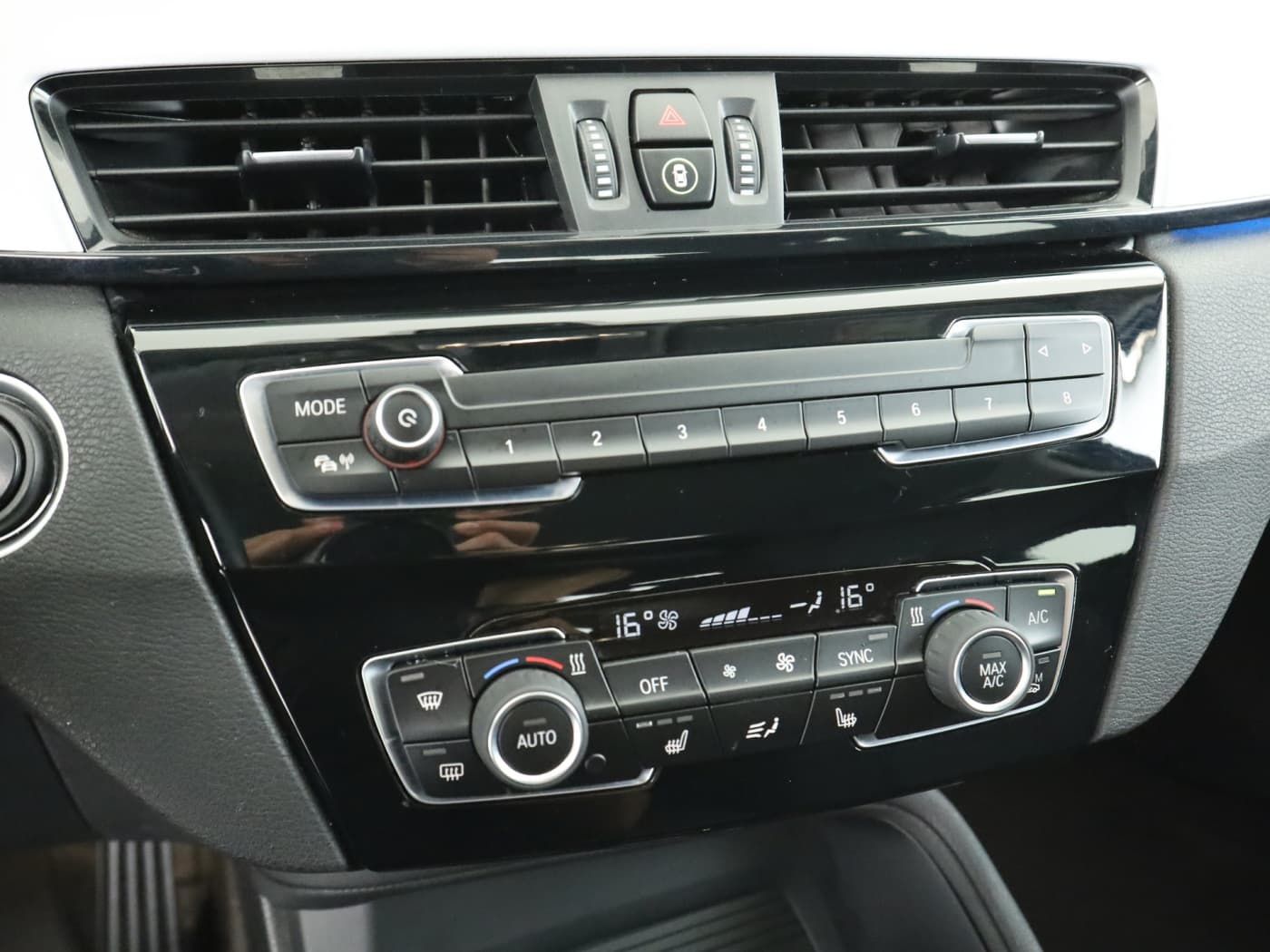 BMW X1 xDrive25e Advantage Bild 14