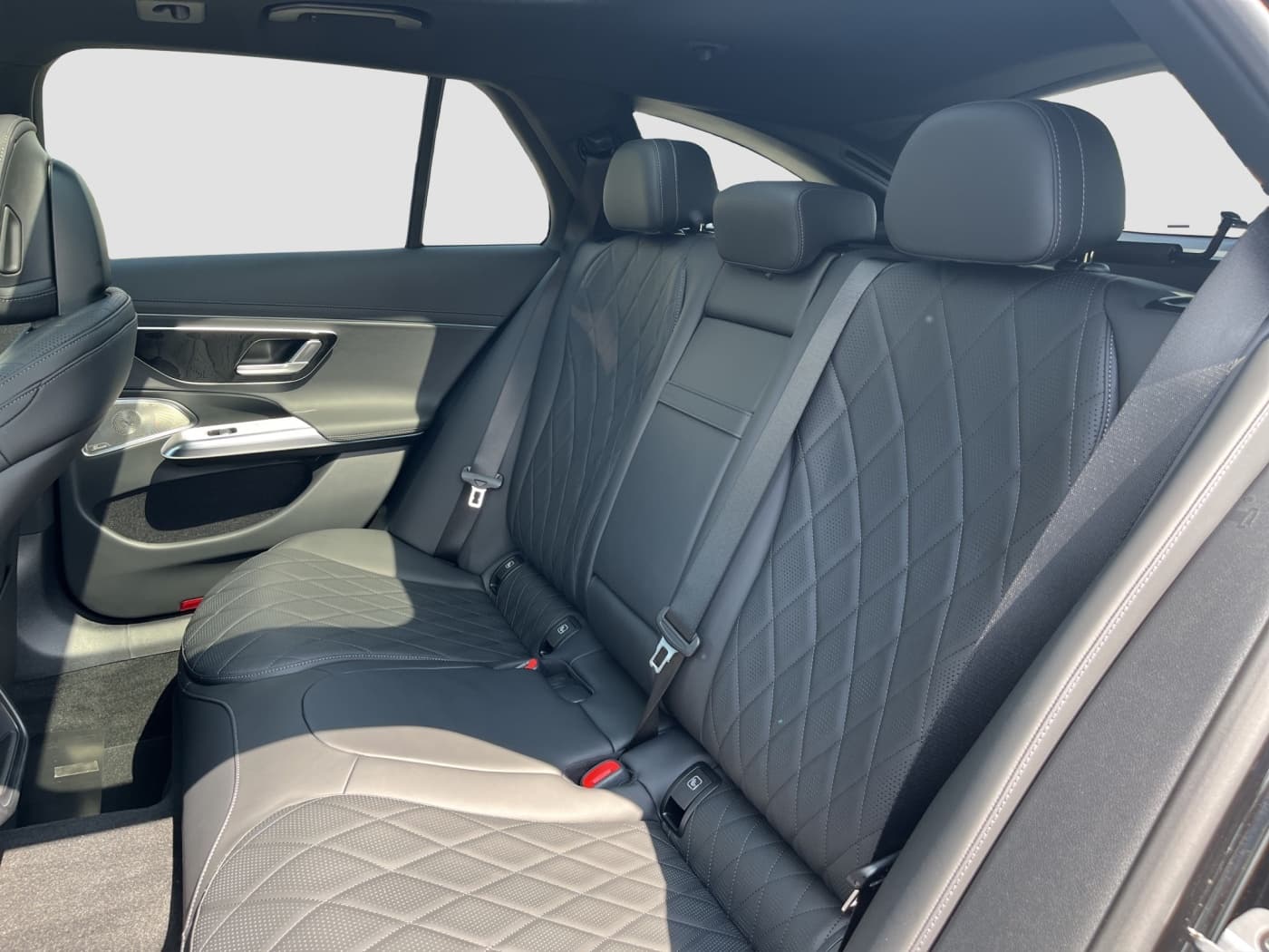 Mercedes-Benz E 450 d 4MATIC T-Modell Bild 16