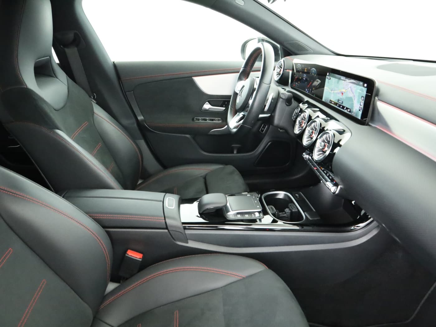 Mercedes-Benz CLA 220 d 4M Bild 17