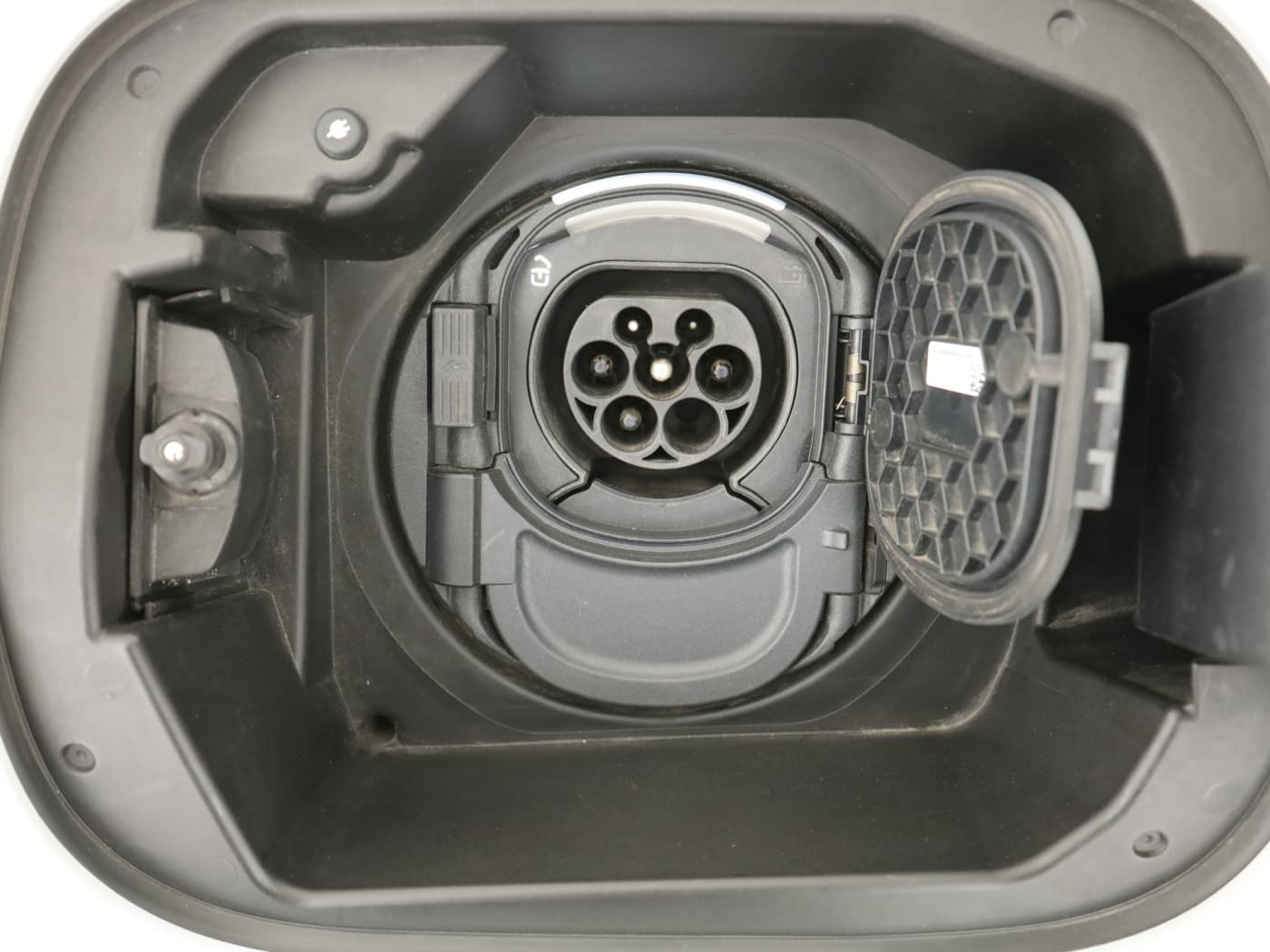 Mercedes-Benz CLA 250 e Bild 25