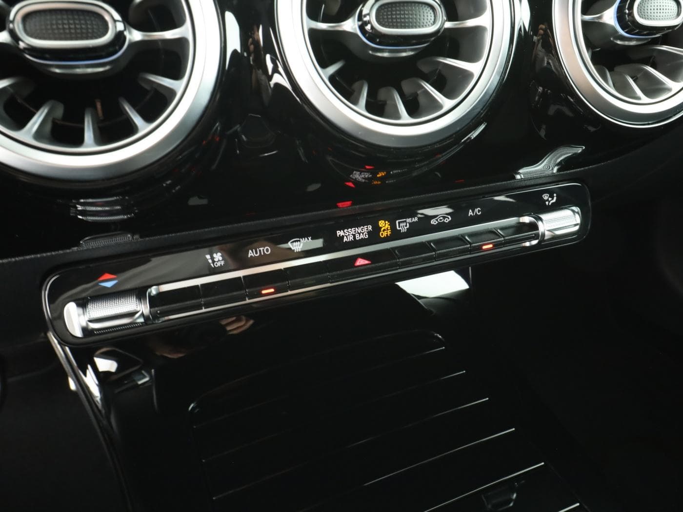 Mercedes-Benz A 200 AMG Line Bild 14