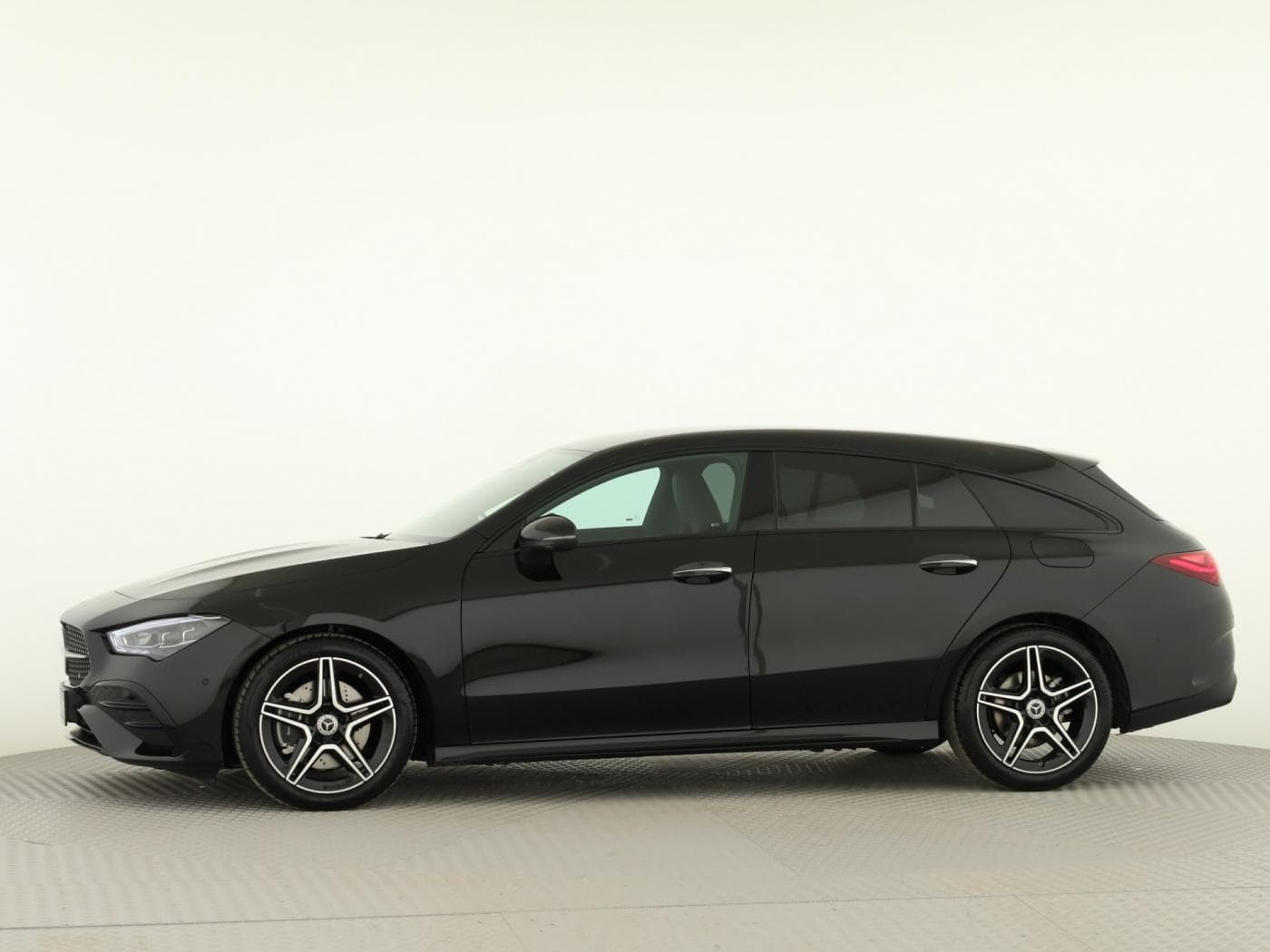 Mercedes-Benz CLA 220 d SB Bild 7
