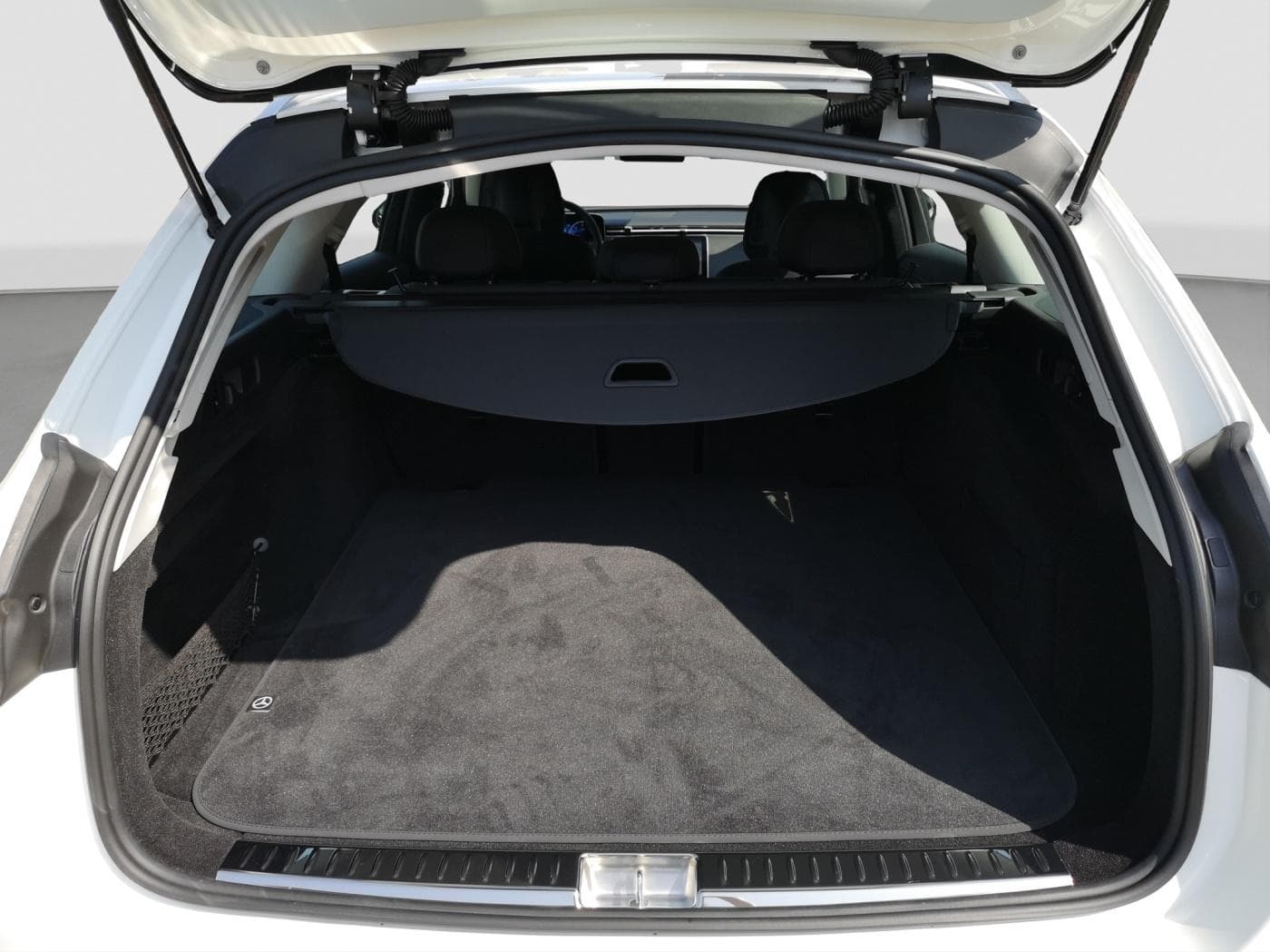 Mercedes-Benz E 220 d T Bild 18