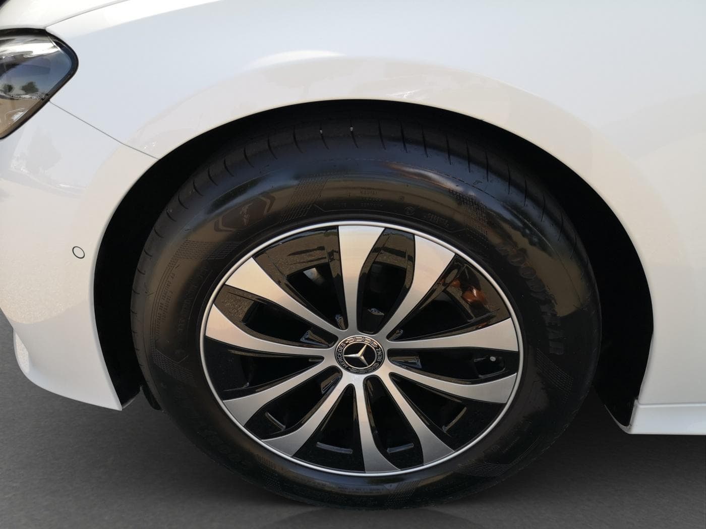 Mercedes-Benz E 220 d T Bild 19